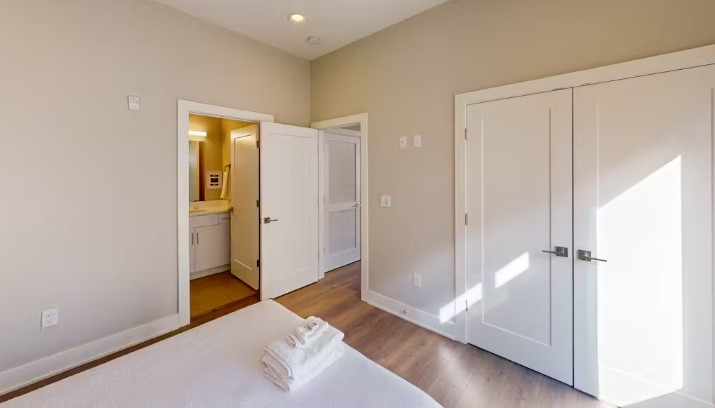 119 Mason Ave Unit: 205