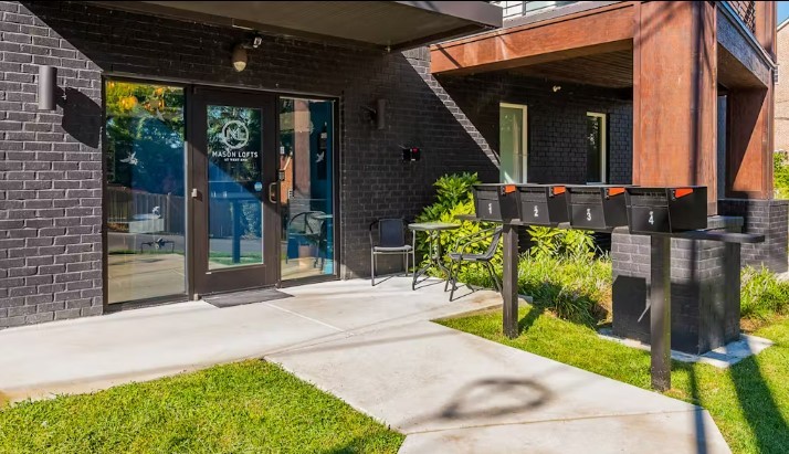 119 Mason Ave Unit: 205