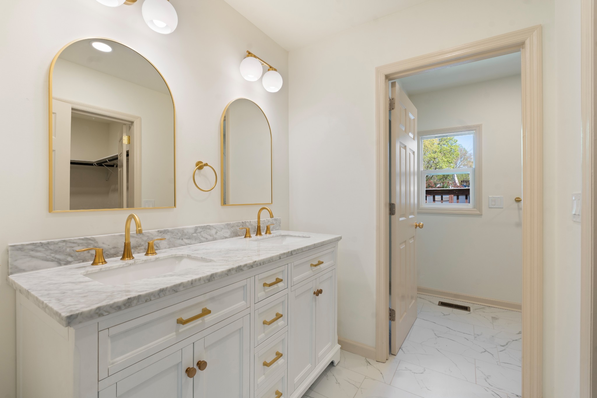 5061 English Village Dr