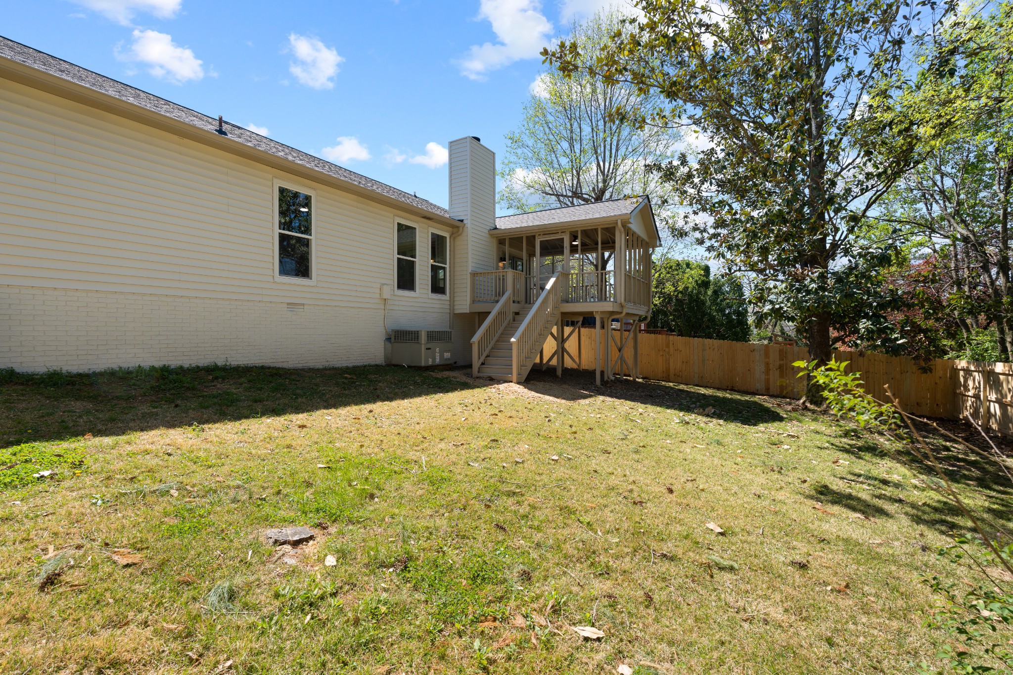 5061 English Village Dr