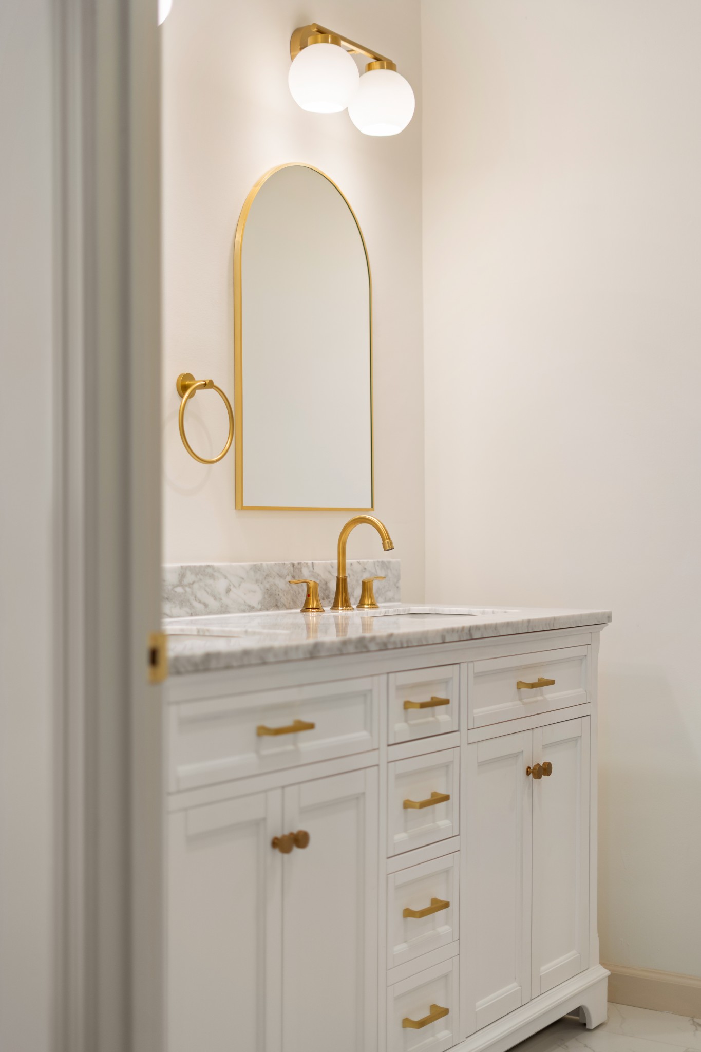 5061 English Village Dr