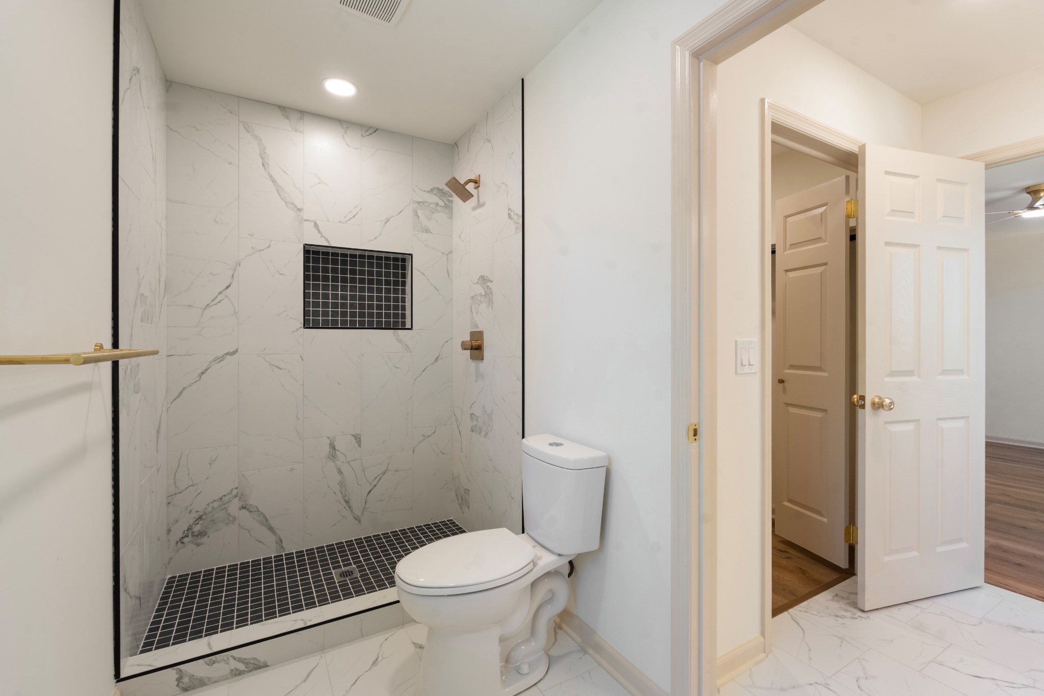 5061 English Village Dr