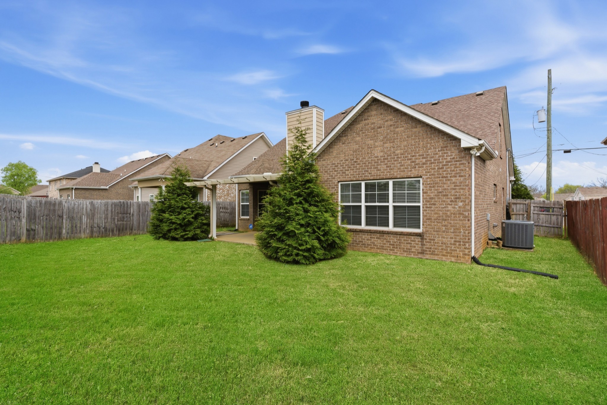 525 Shoreline Ln