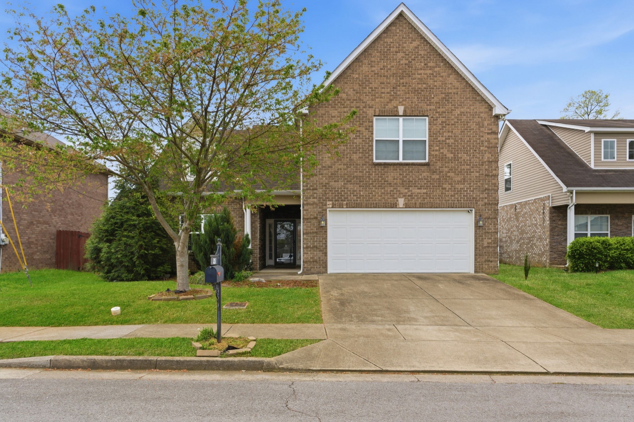 525 Shoreline Ln