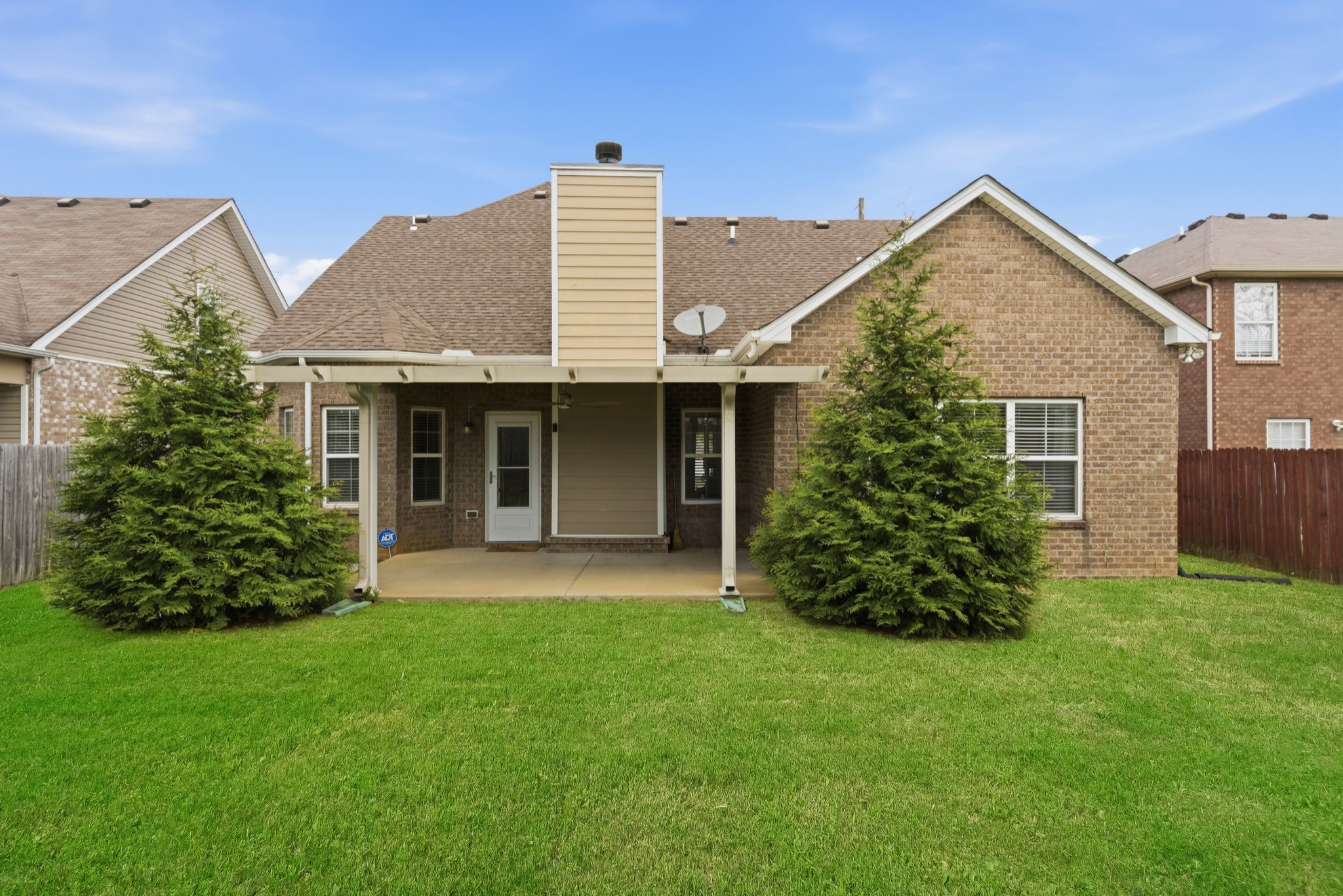 525 Shoreline Ln