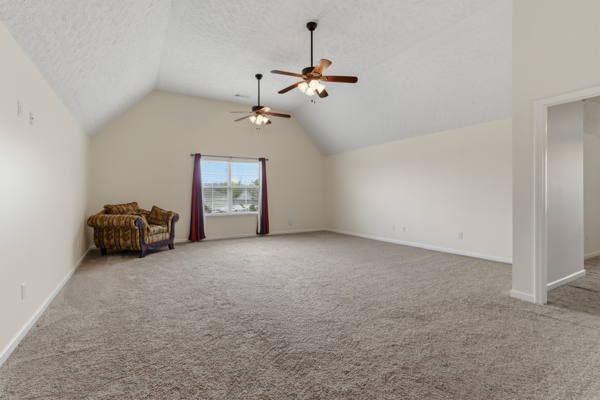525 Shoreline Ln