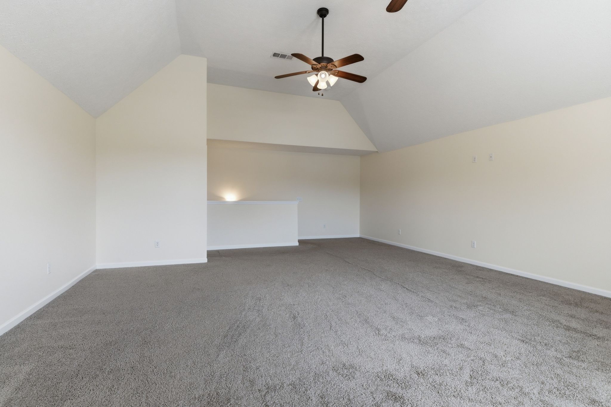 525 Shoreline Ln