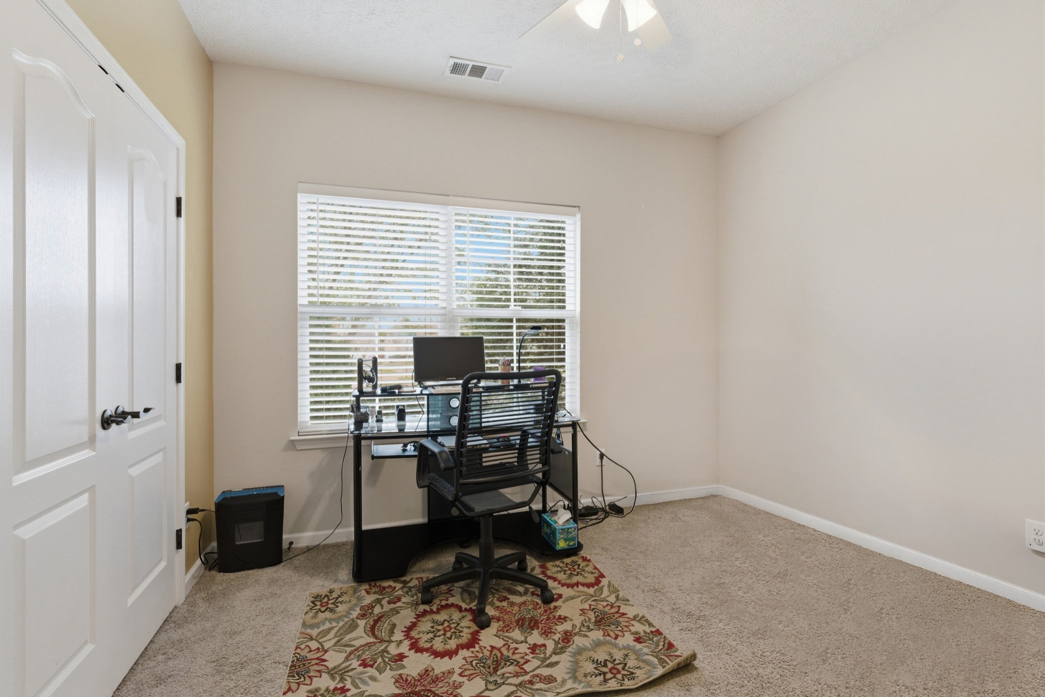525 Shoreline Ln