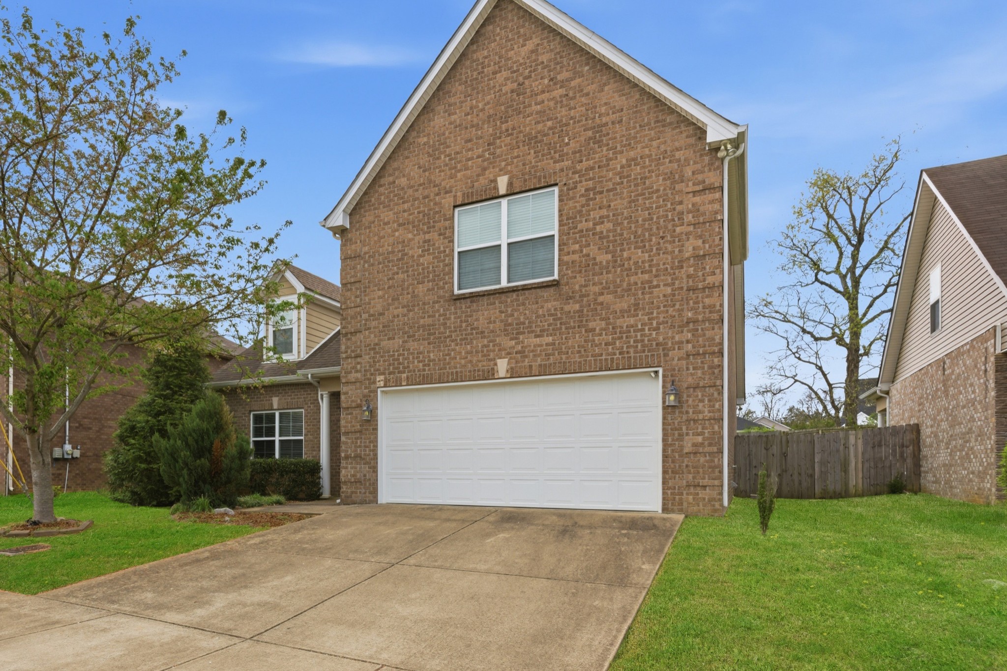 525 Shoreline Ln