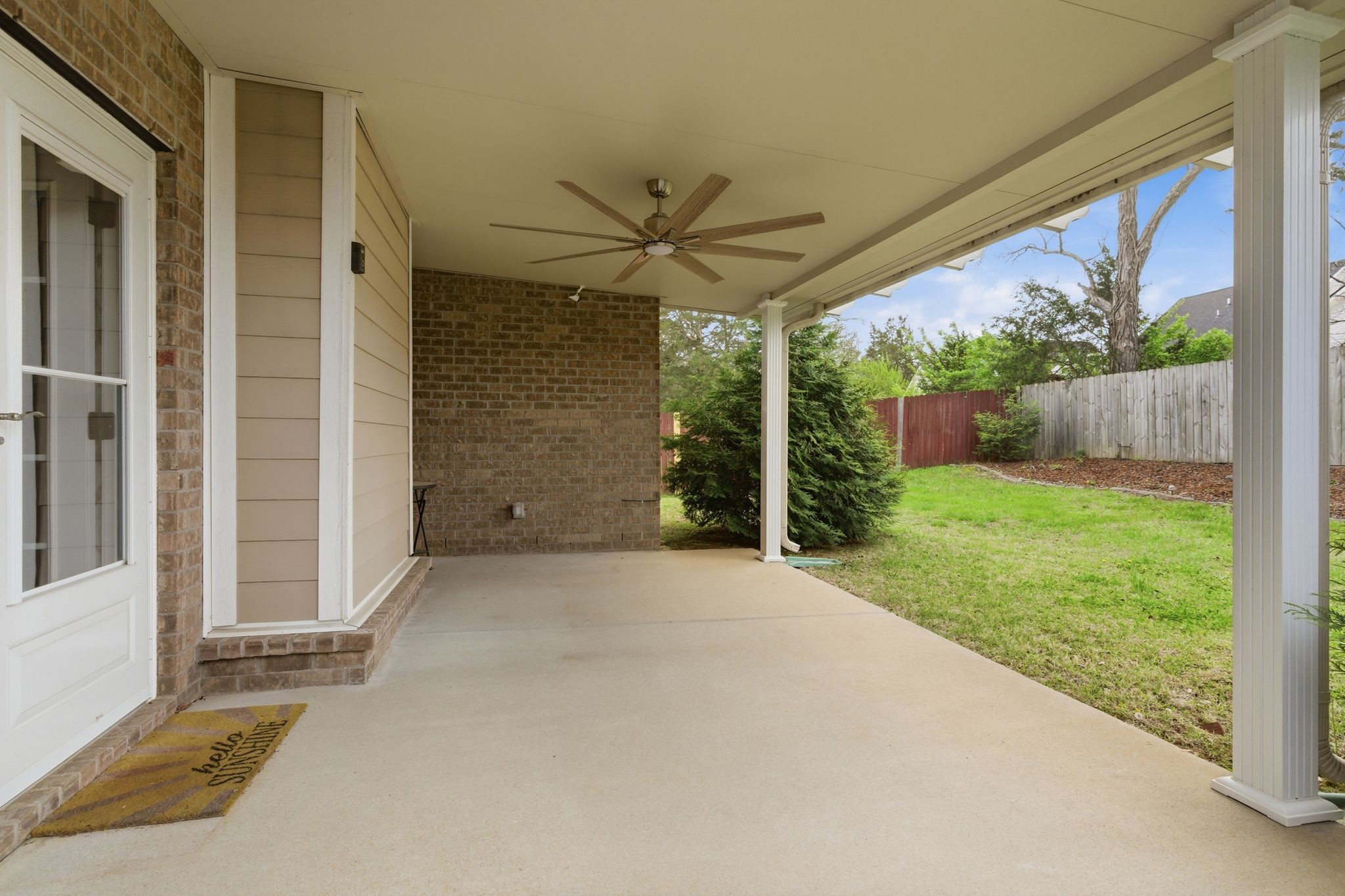 525 Shoreline Ln