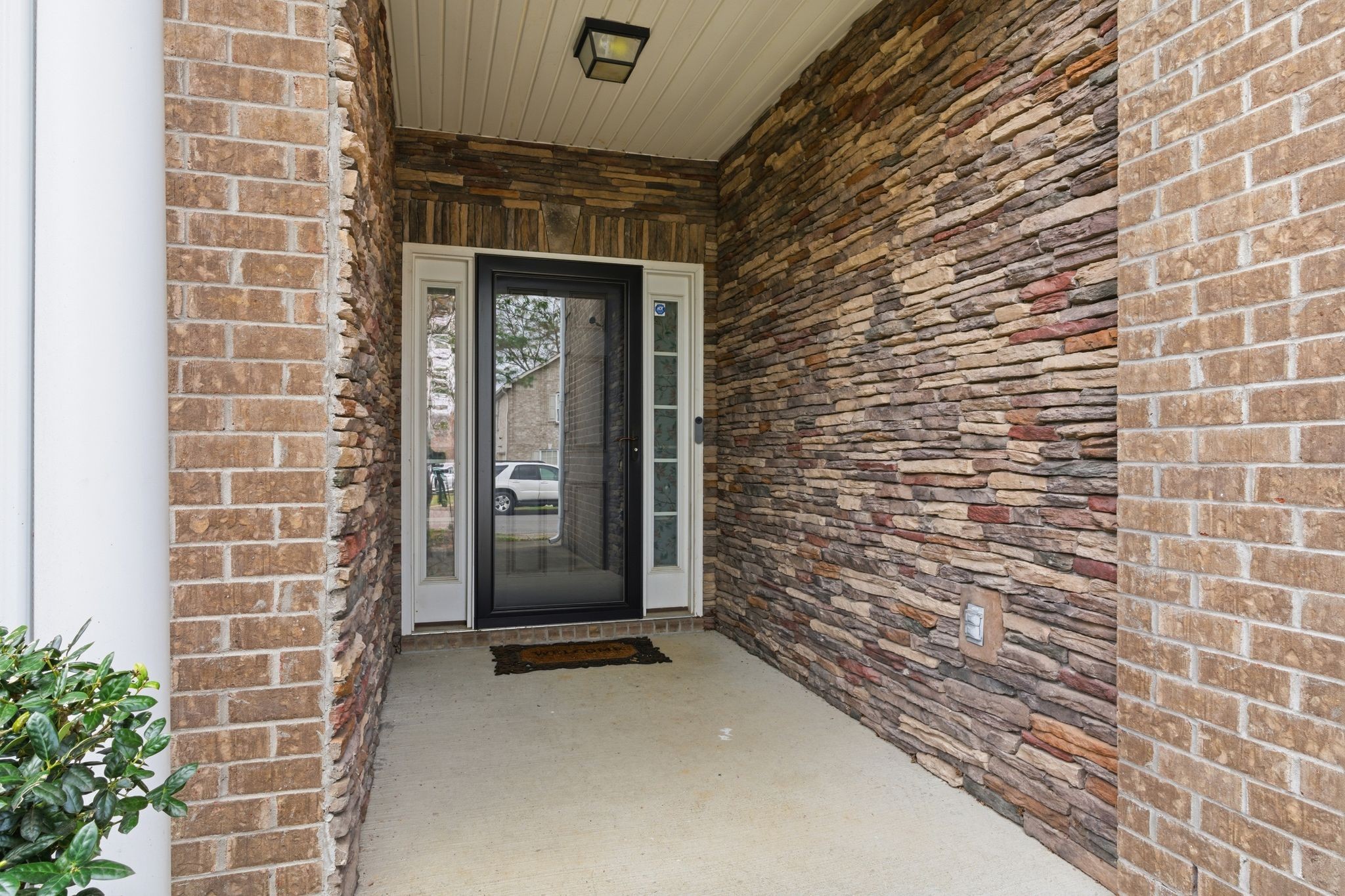 525 Shoreline Ln