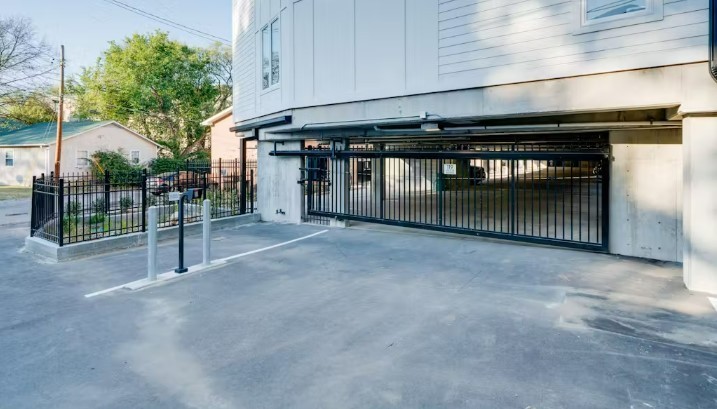 119 Mason Ave Unit: 205