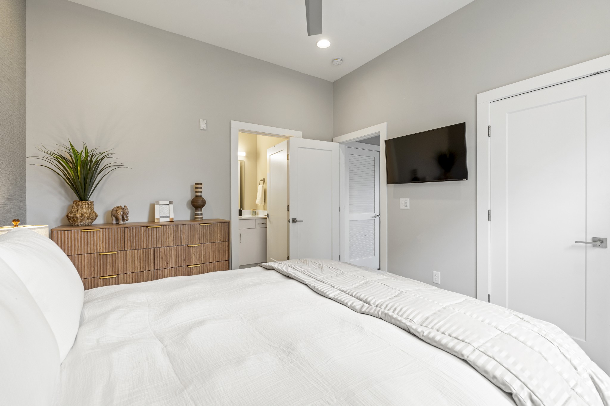 119 Mason Ave Unit: 205