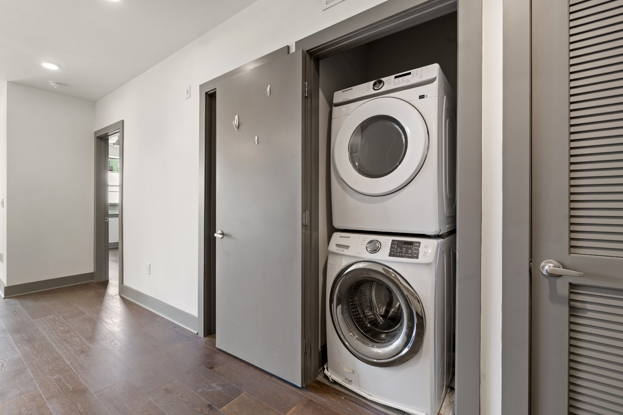1260 Martin St Unit: 306