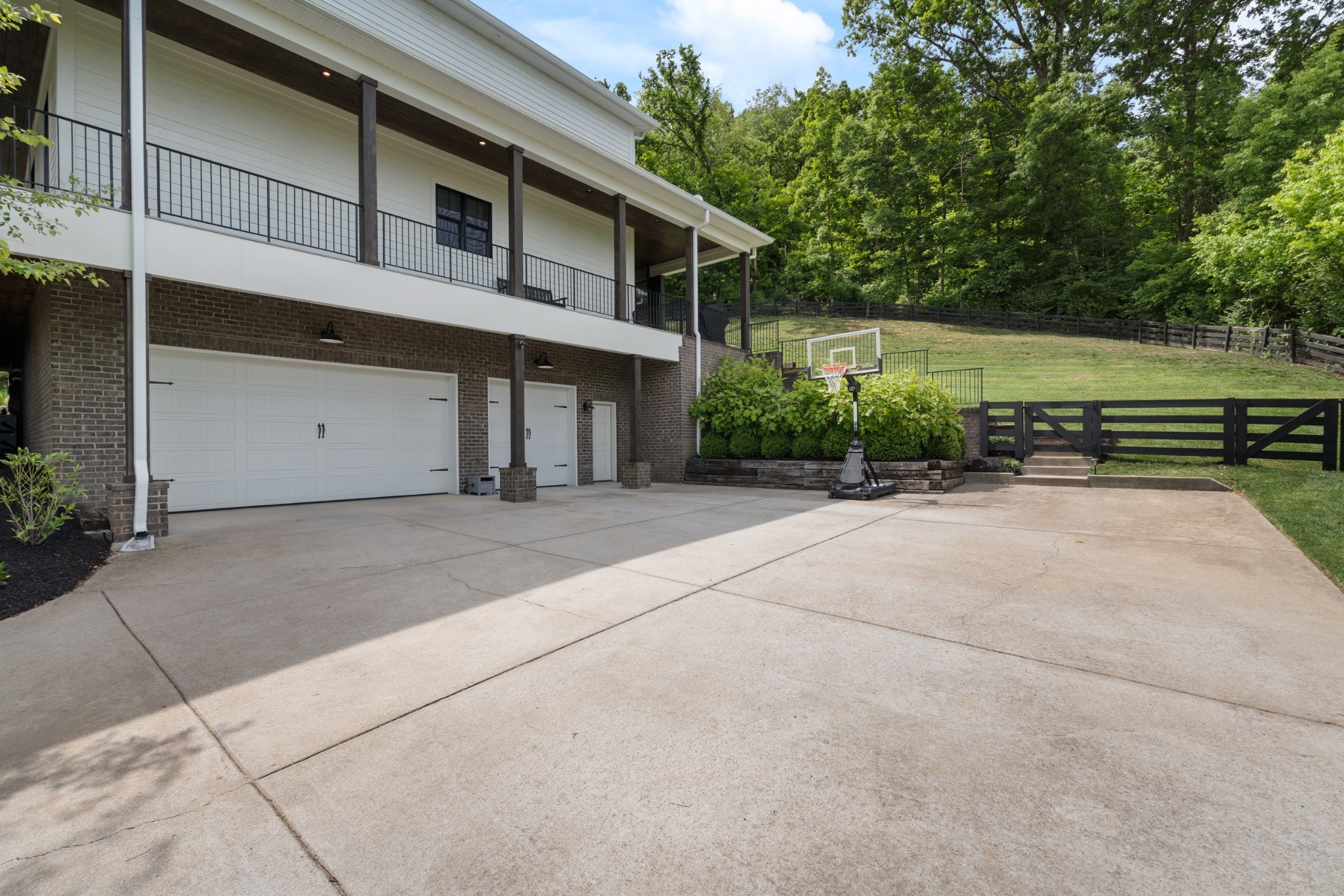 119 Century Oak Dr