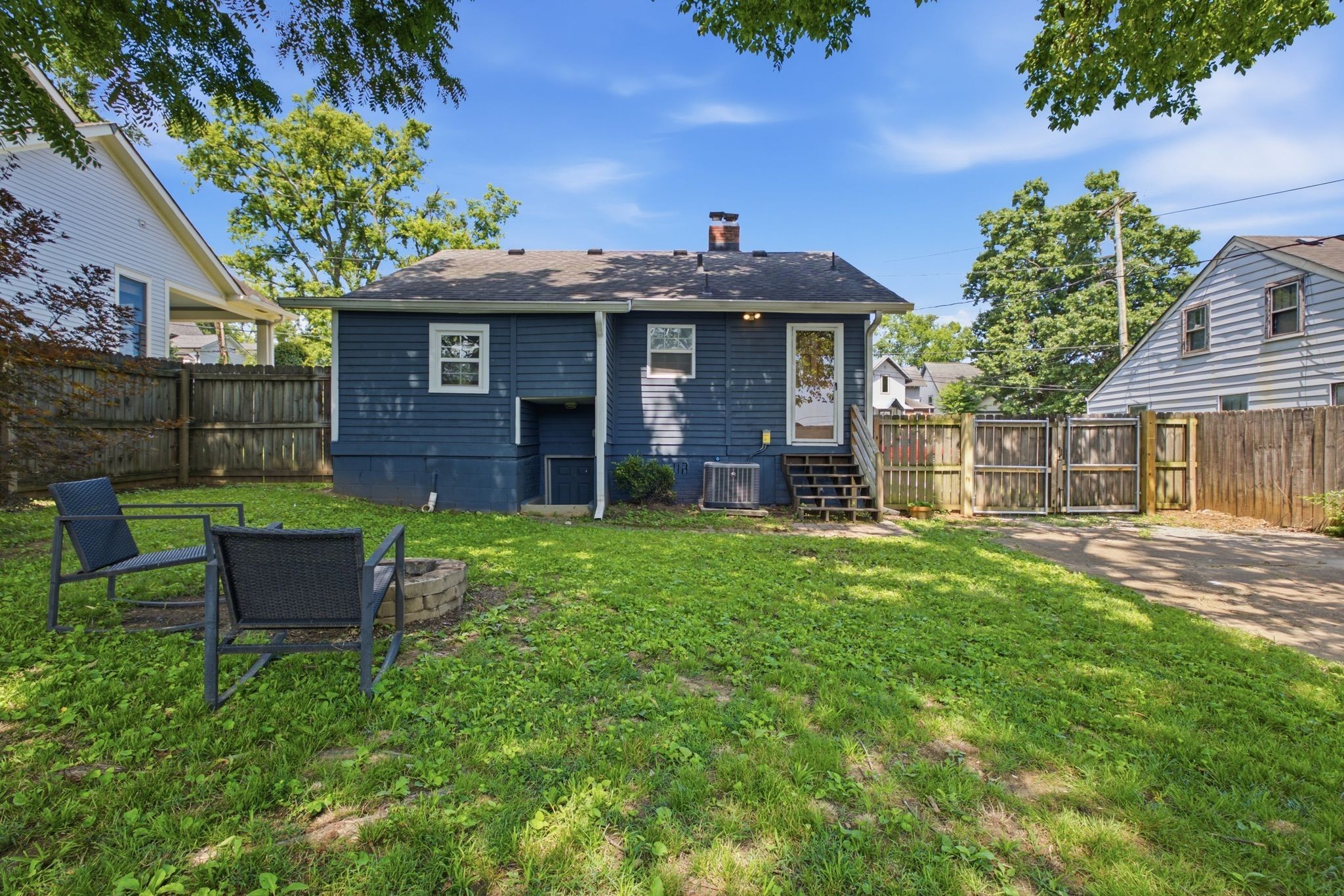 1215 N 7th St