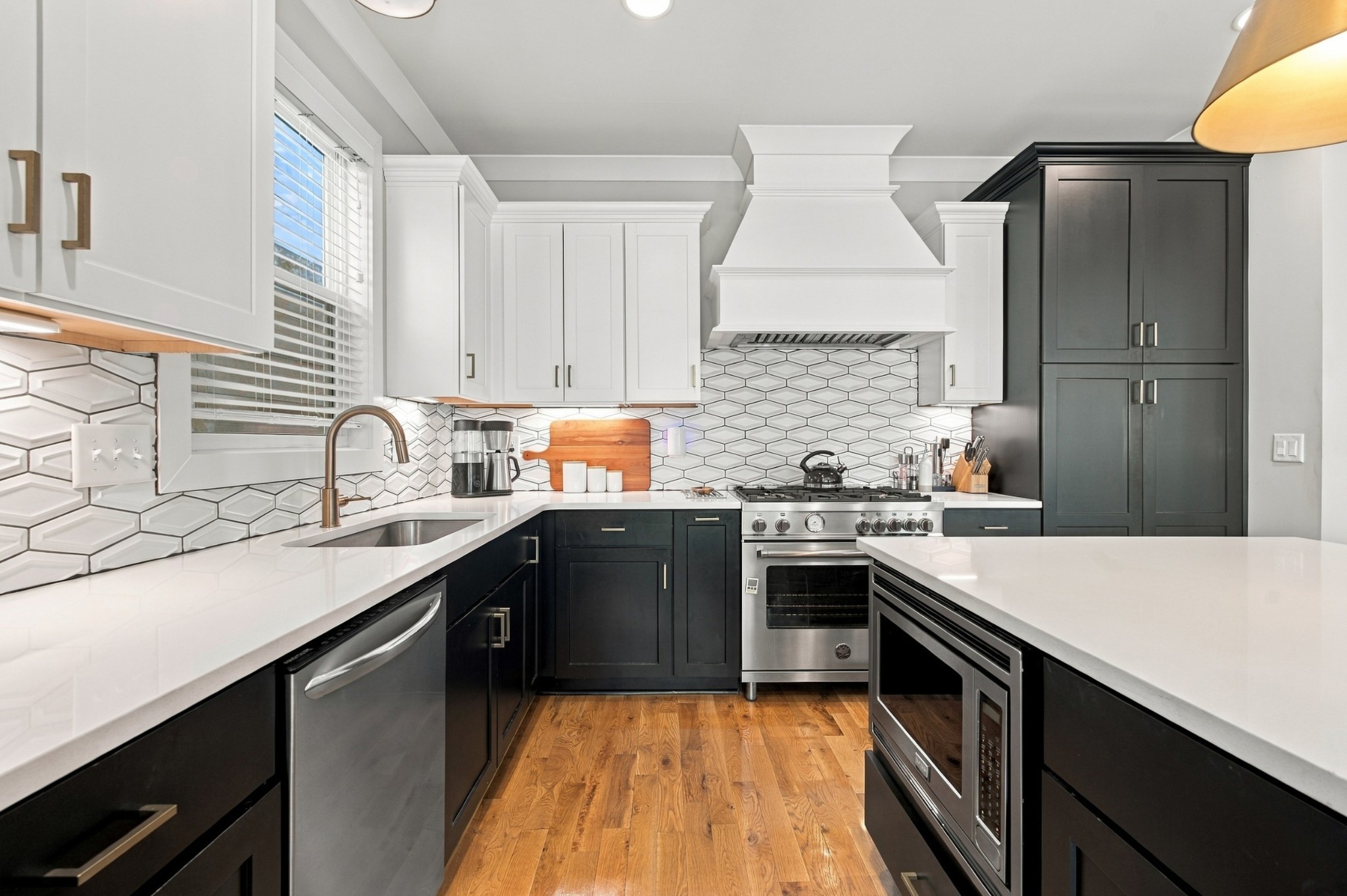 1908B Sheridan Rd