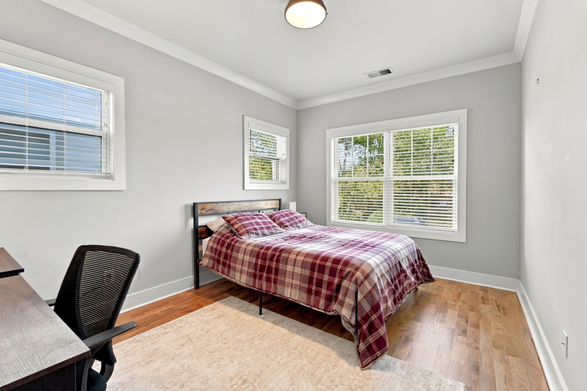 1908B Sheridan Rd