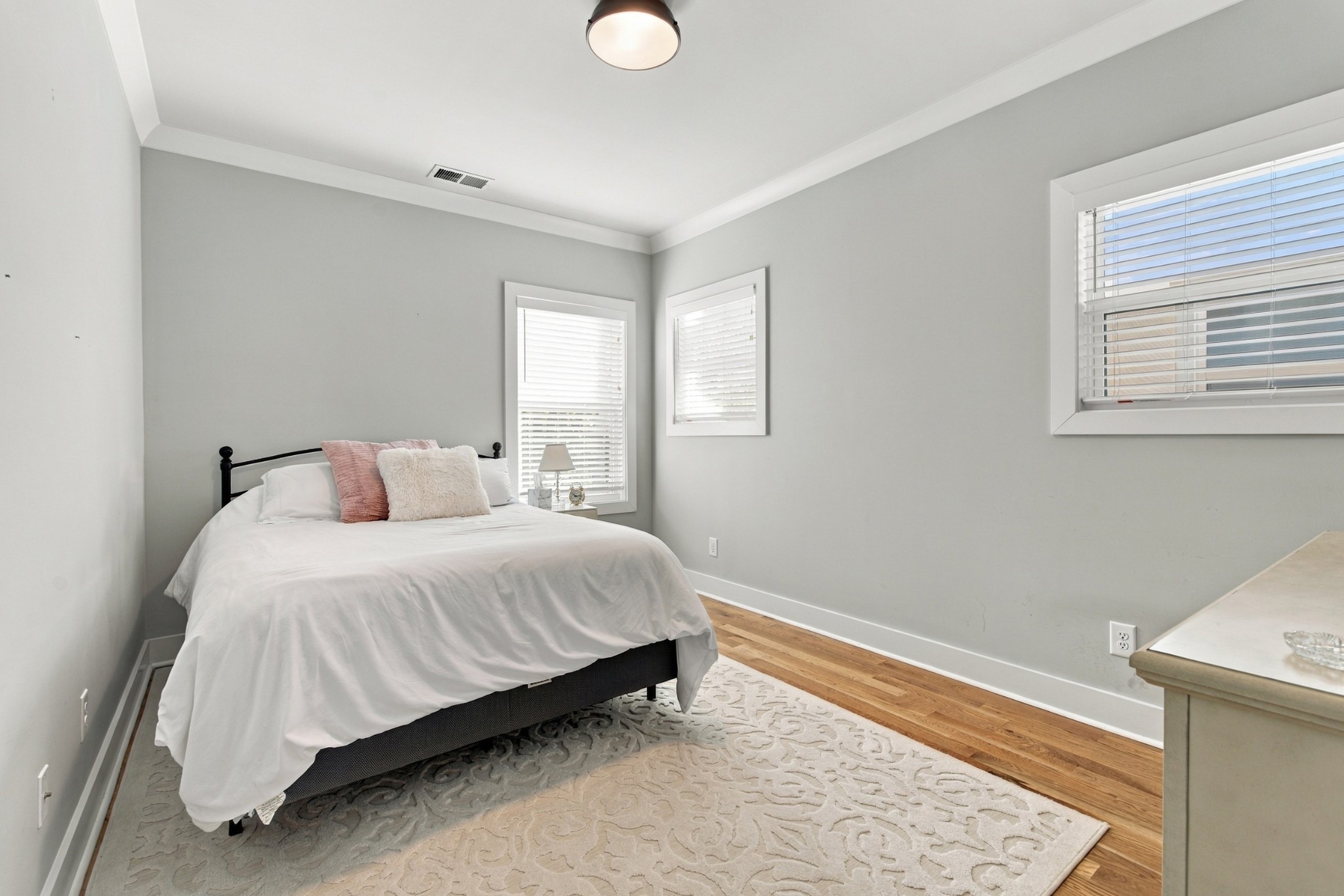1908B Sheridan Rd