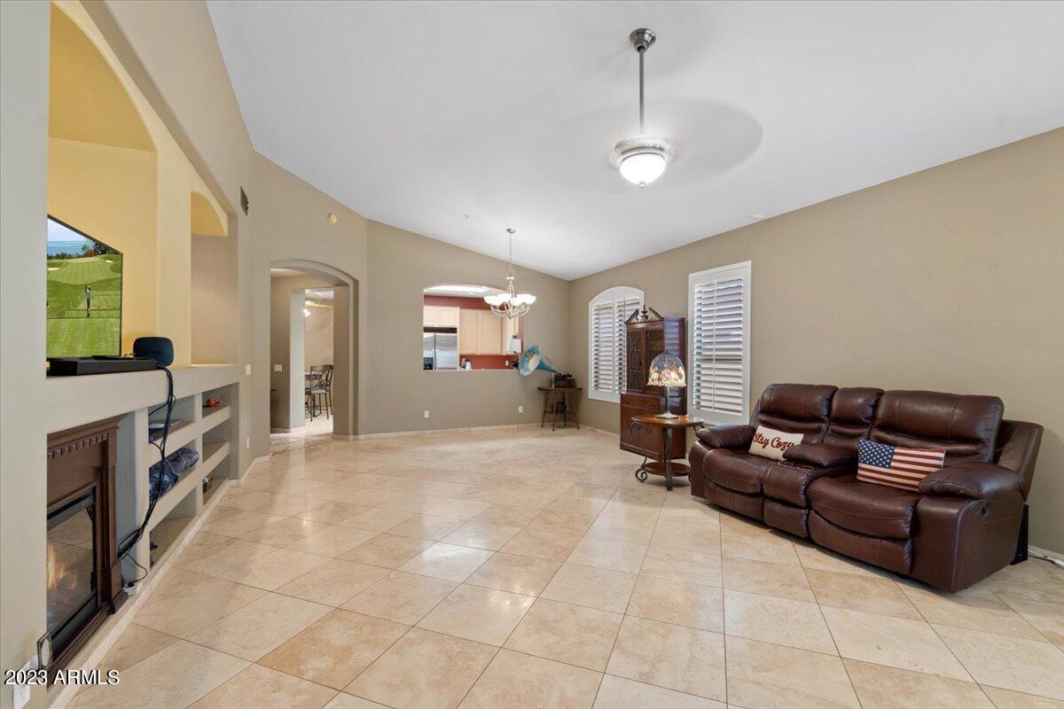 8092 E MICHELLE Drive