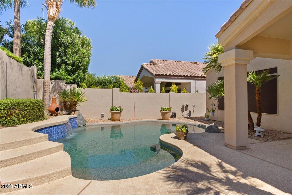 8092 E MICHELLE Drive
