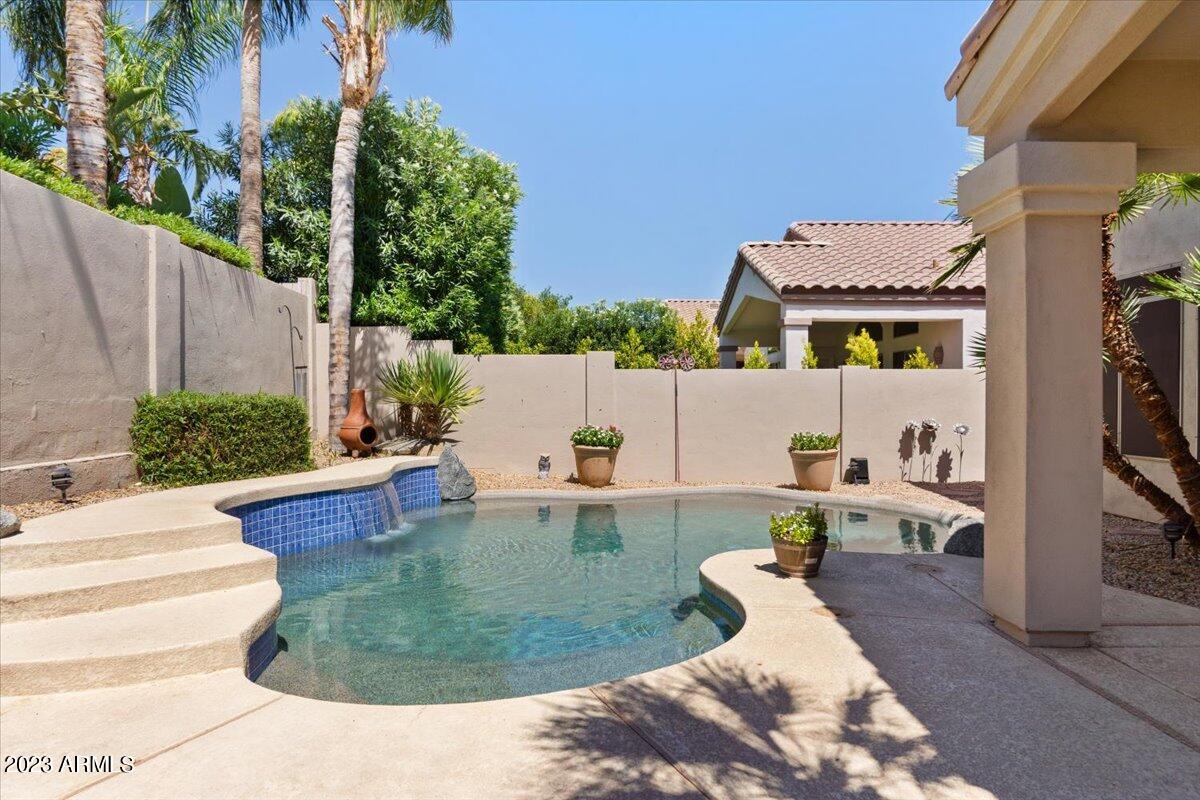 8092 E MICHELLE Drive