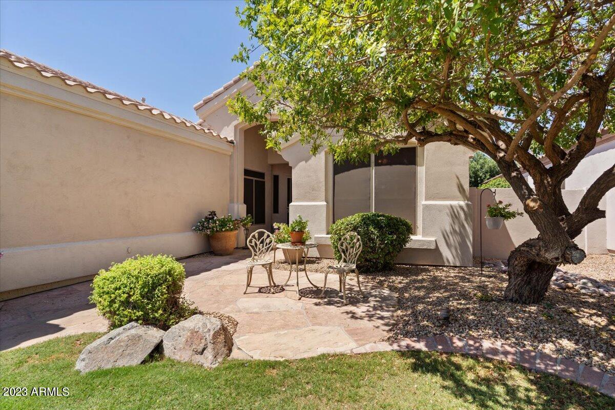 8092 E MICHELLE Drive