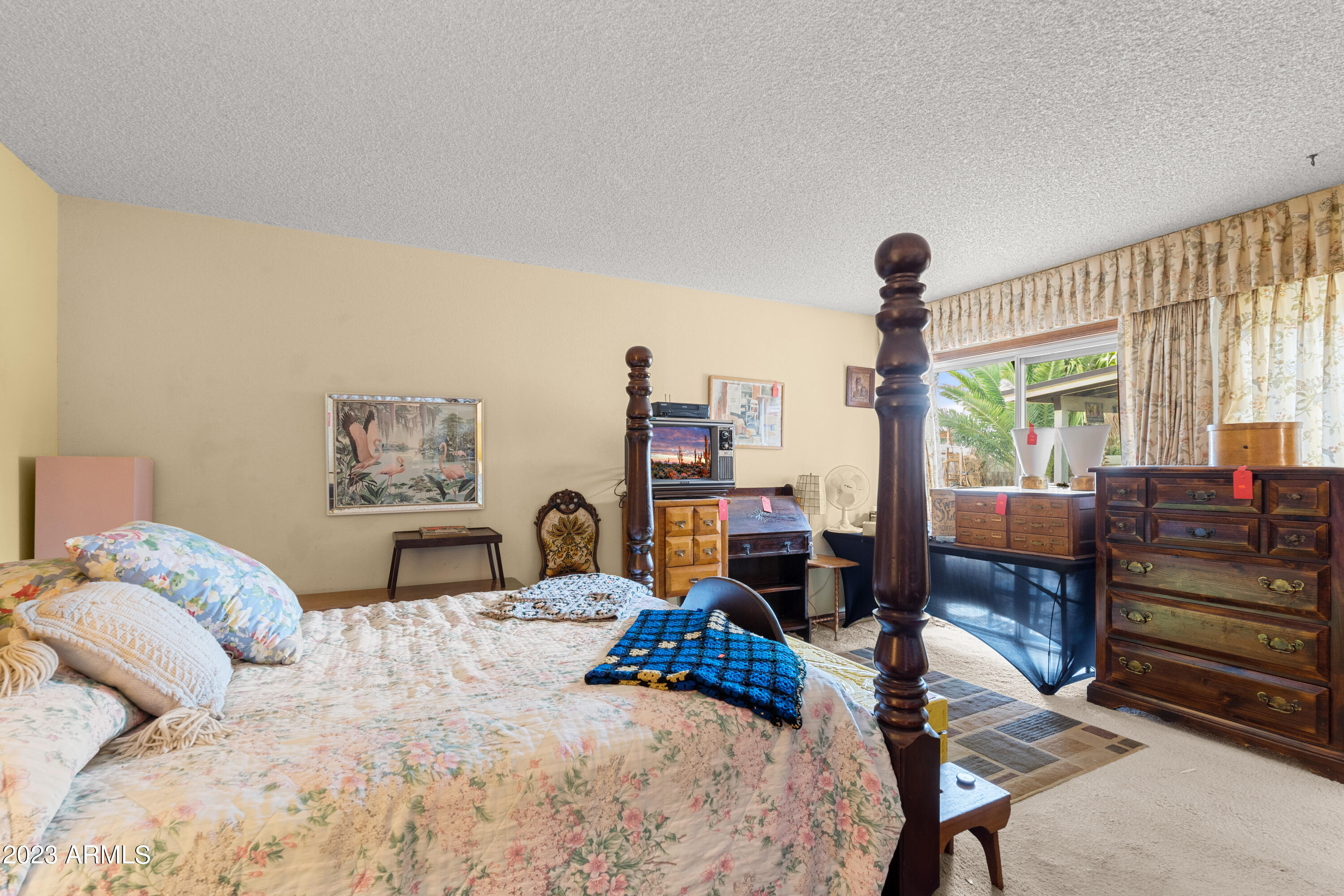 128 E WOOD Drive