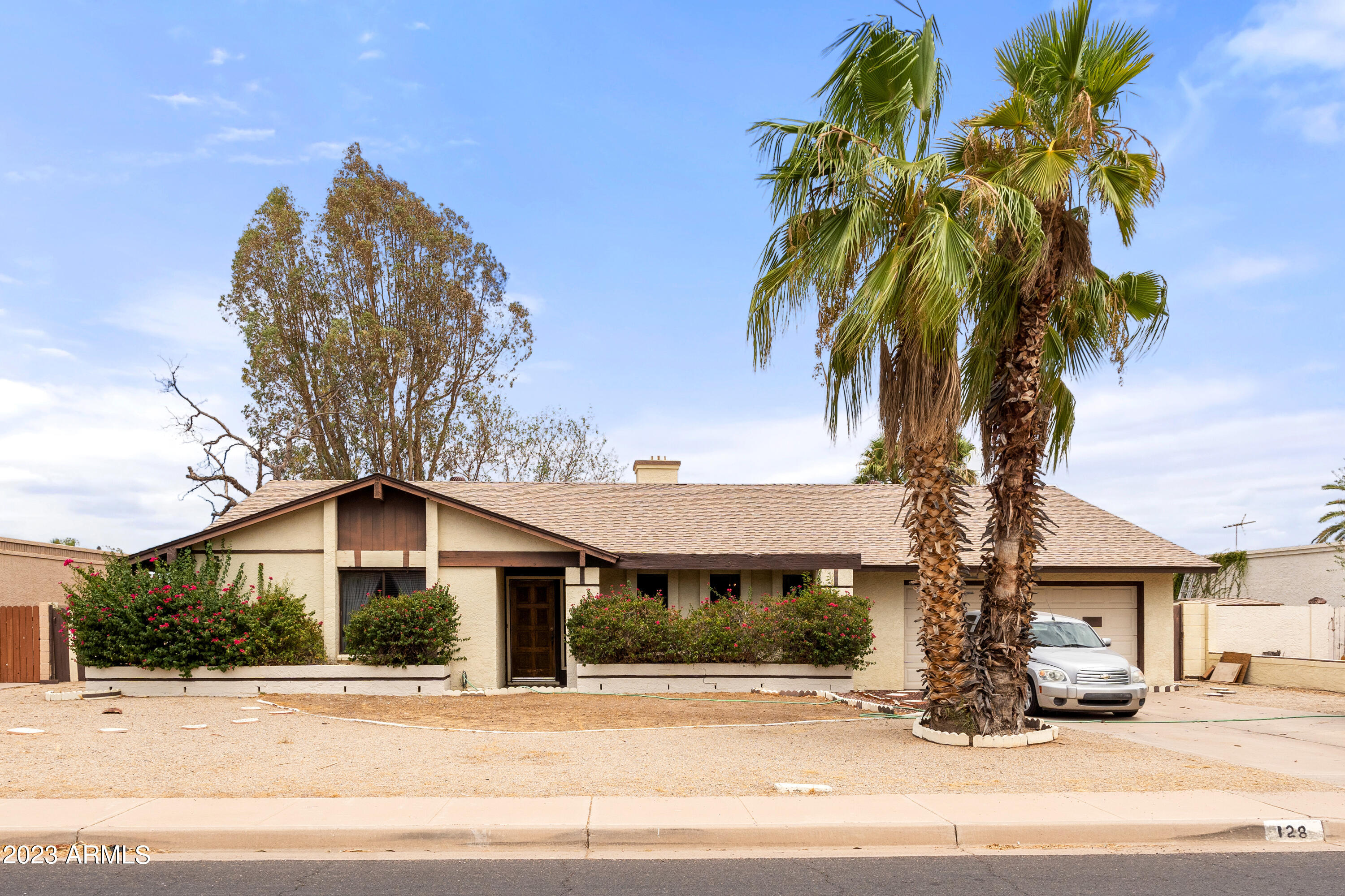 128 E WOOD Drive