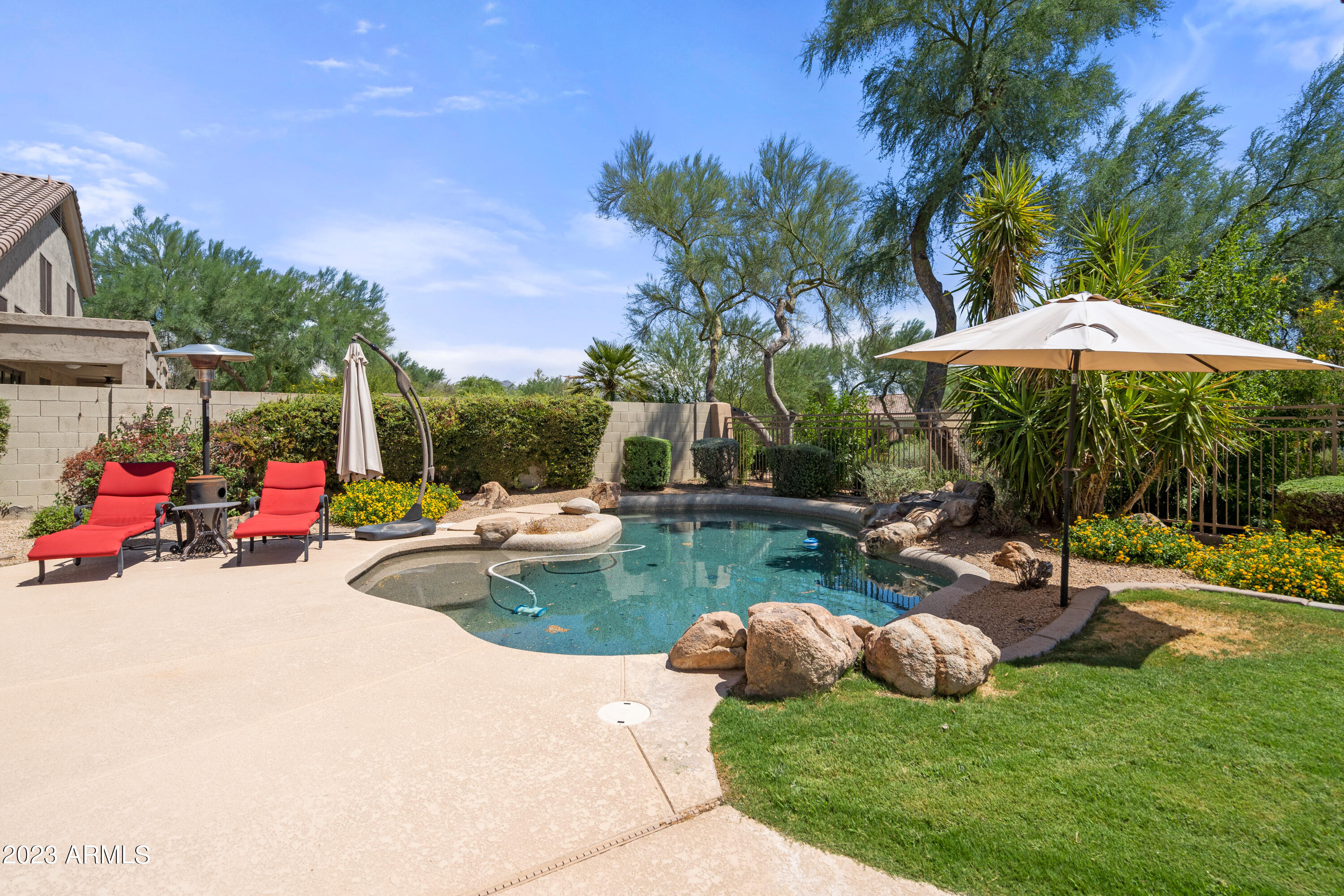 7317 E WHISTLING WIND Way