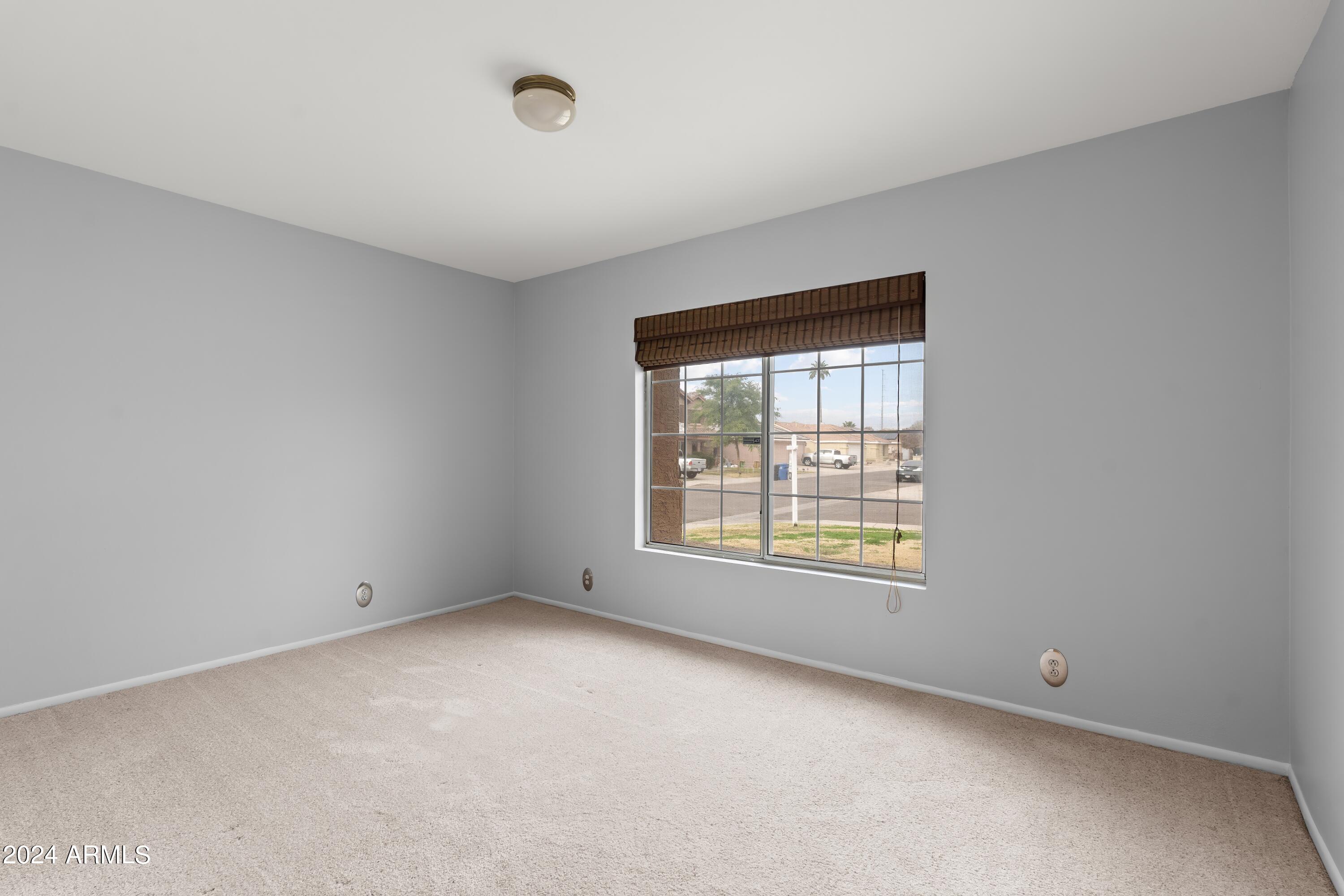3323 E WAHALLA Lane