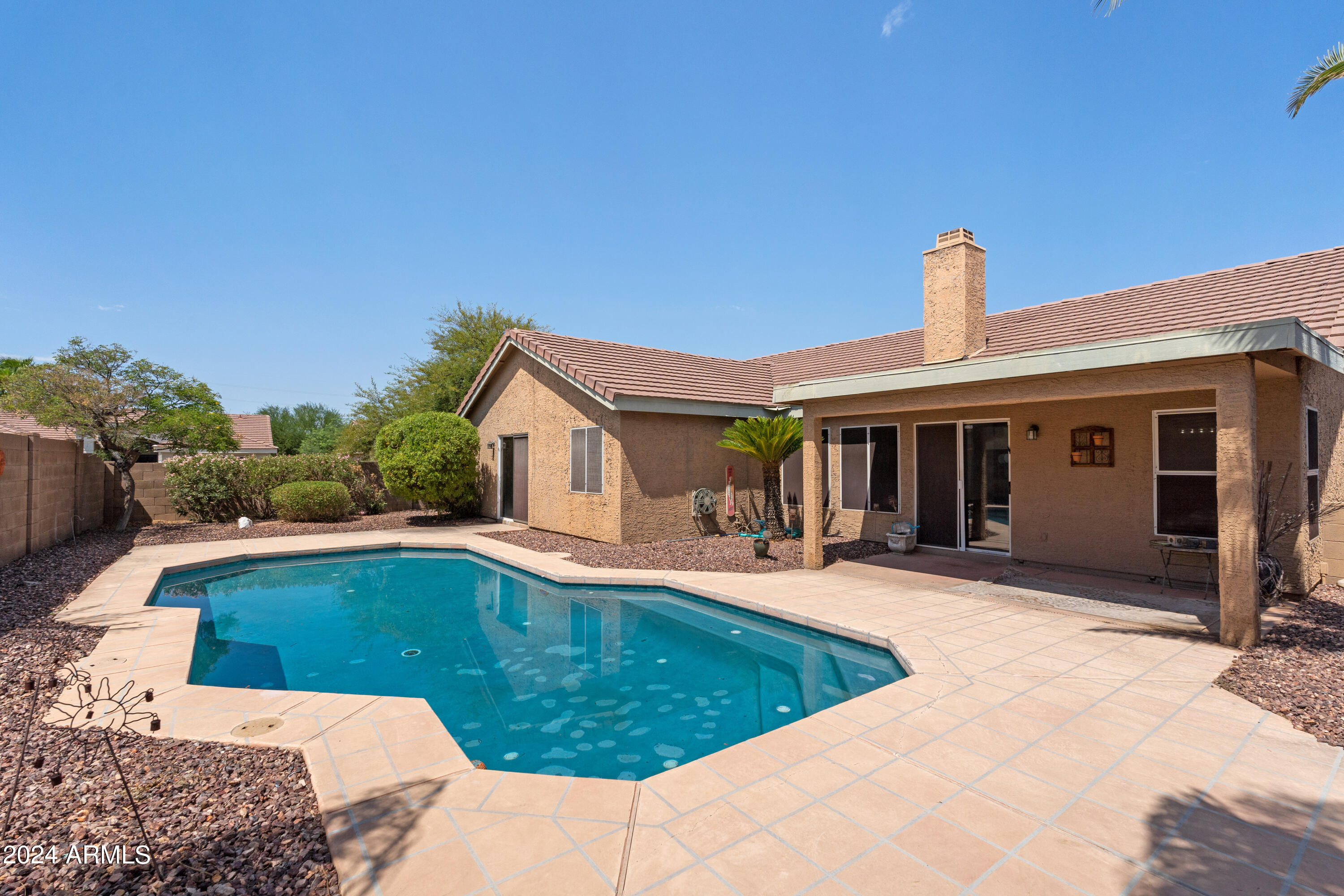 3323 E WAHALLA Lane