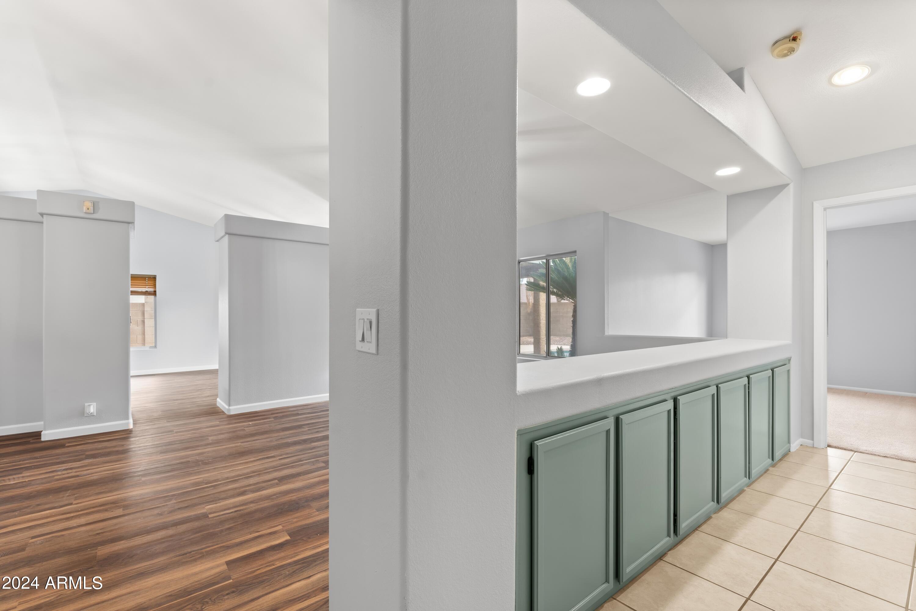 3323 E WAHALLA Lane