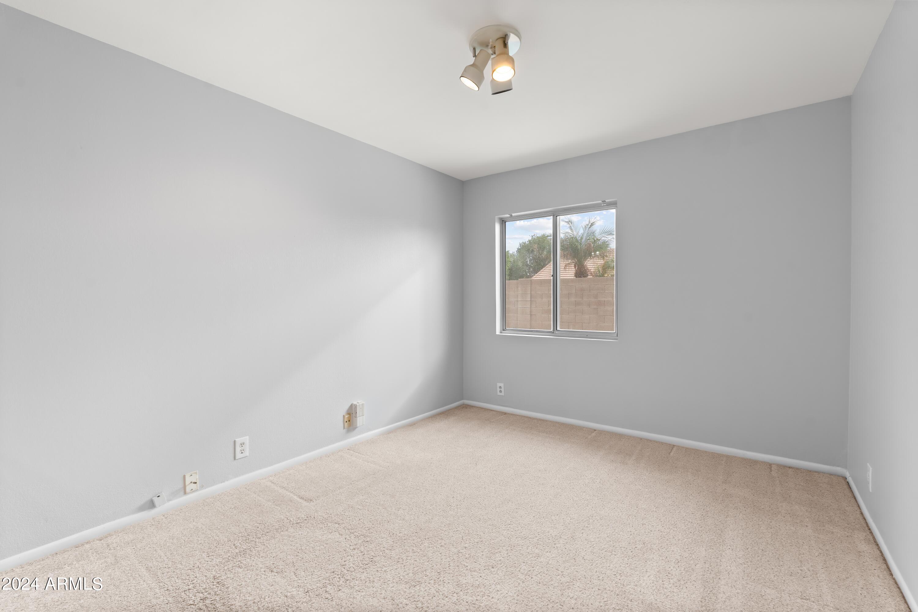 3323 E WAHALLA Lane