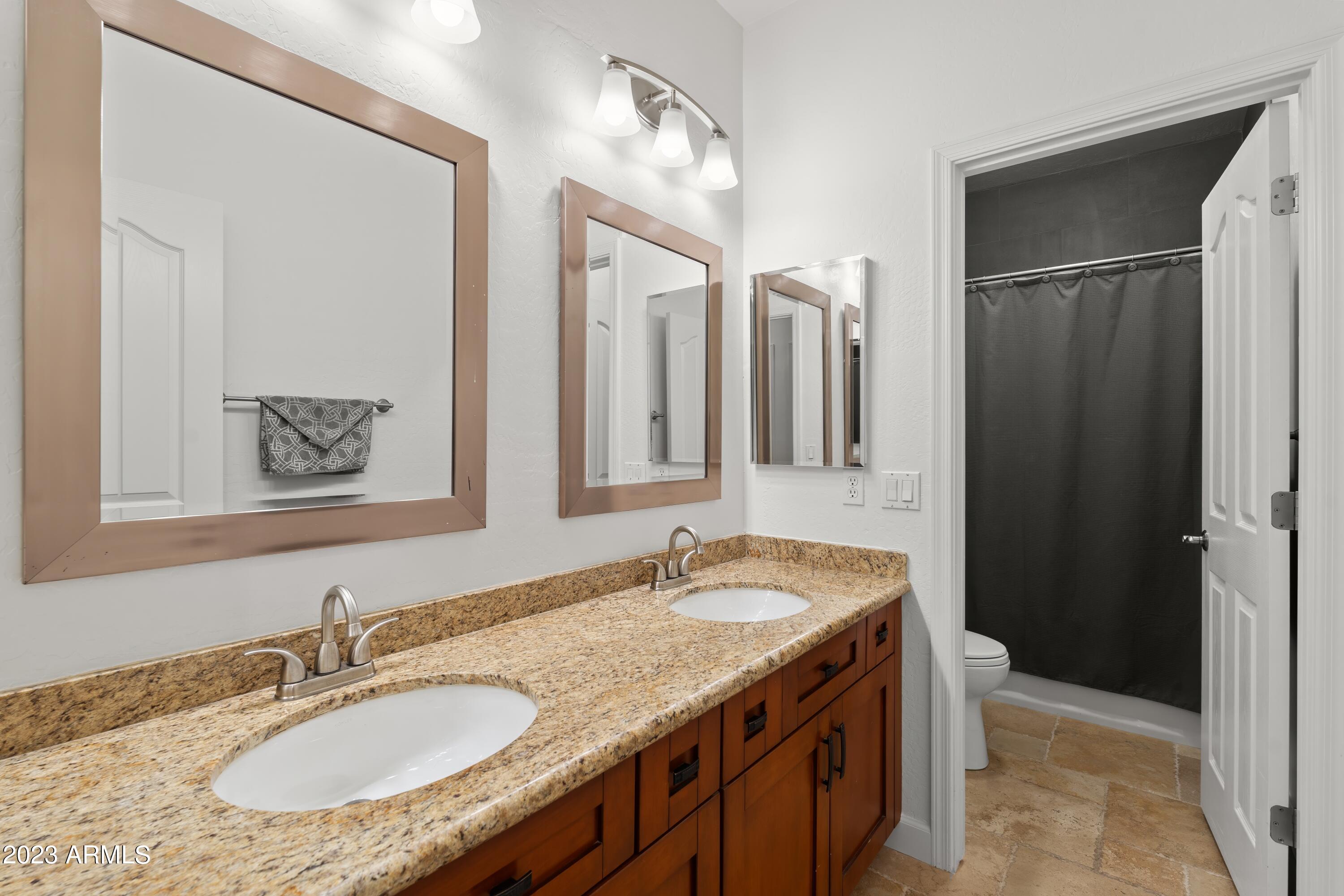 7241 E RUSTLING Pass