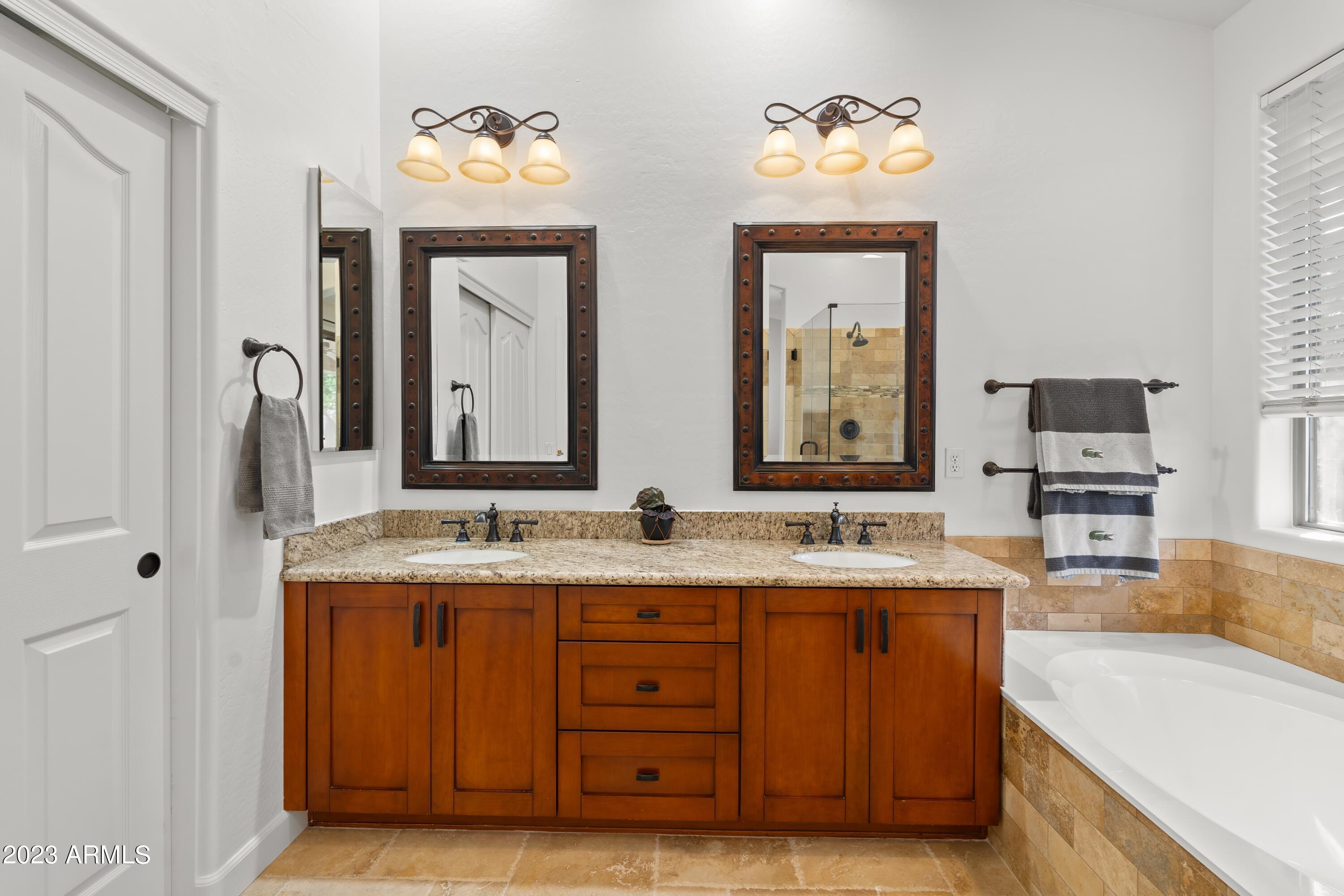 7241 E RUSTLING Pass