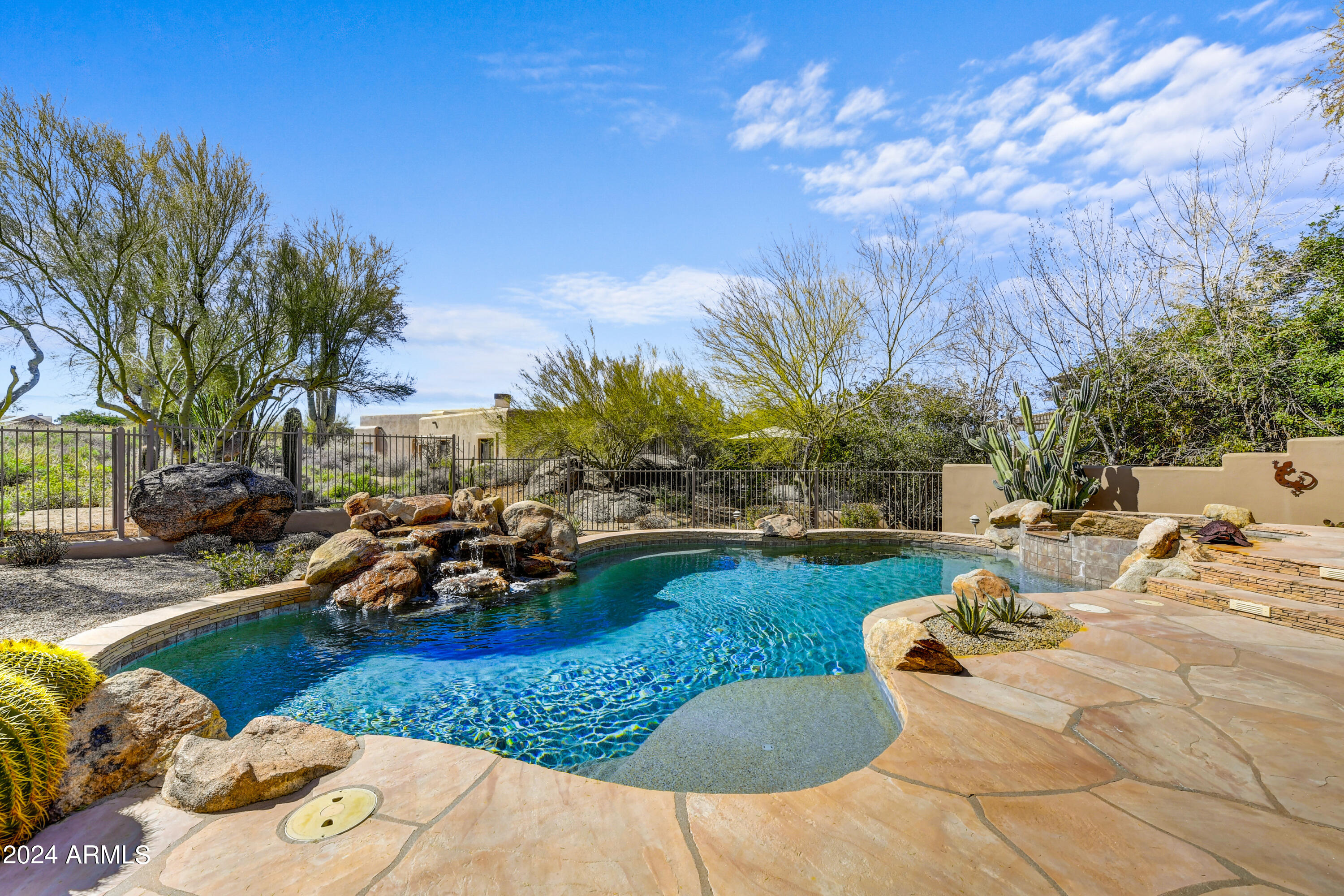 9895 E MONUMENT Drive