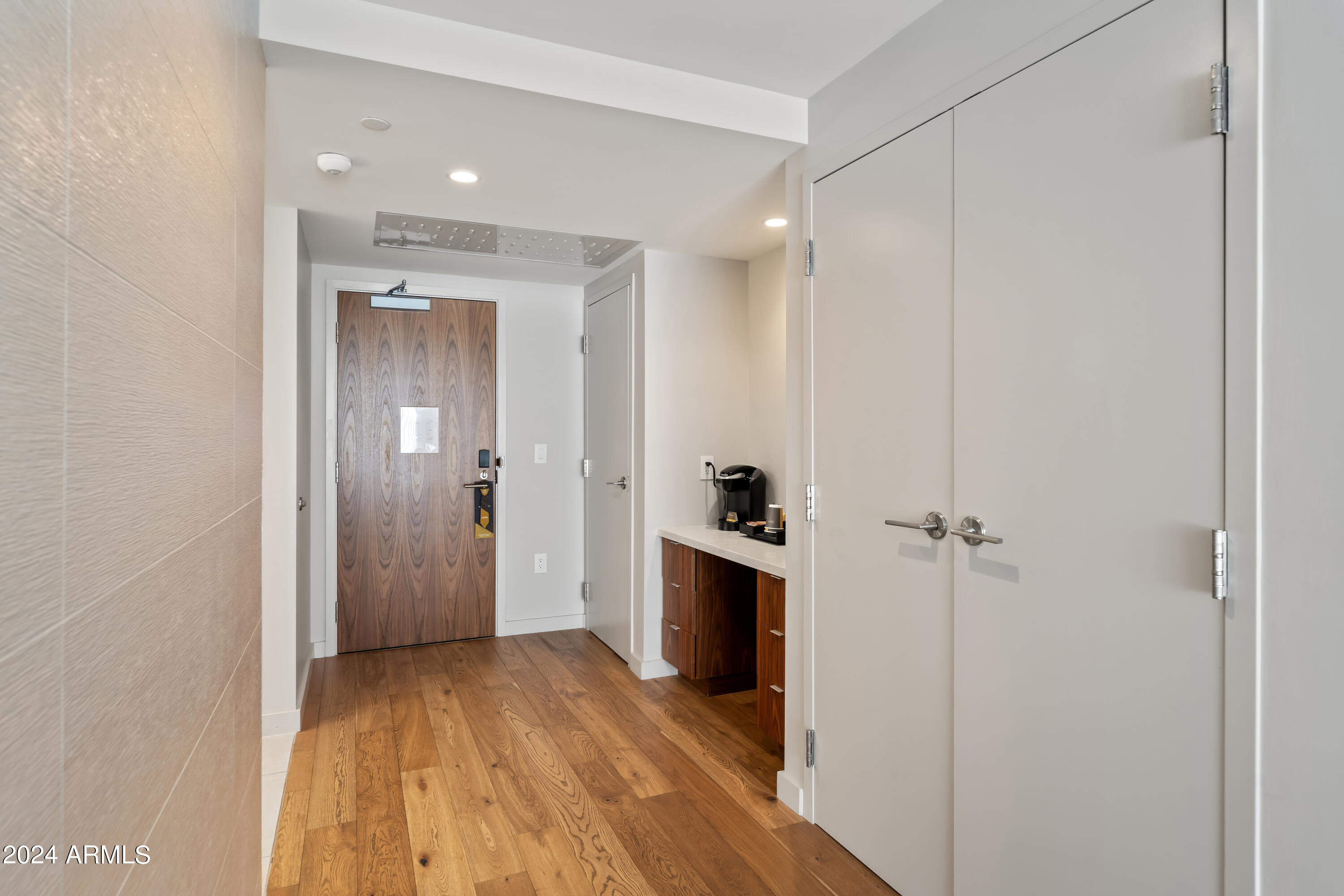 5455 E LINCOLN Drive # 2017