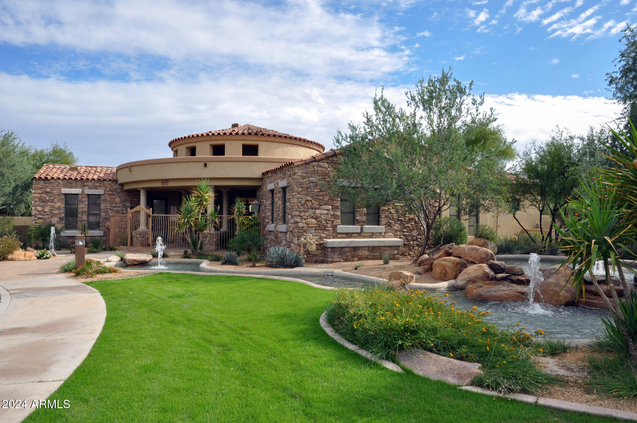 19550 N GRAYHAWK Drive # 2018