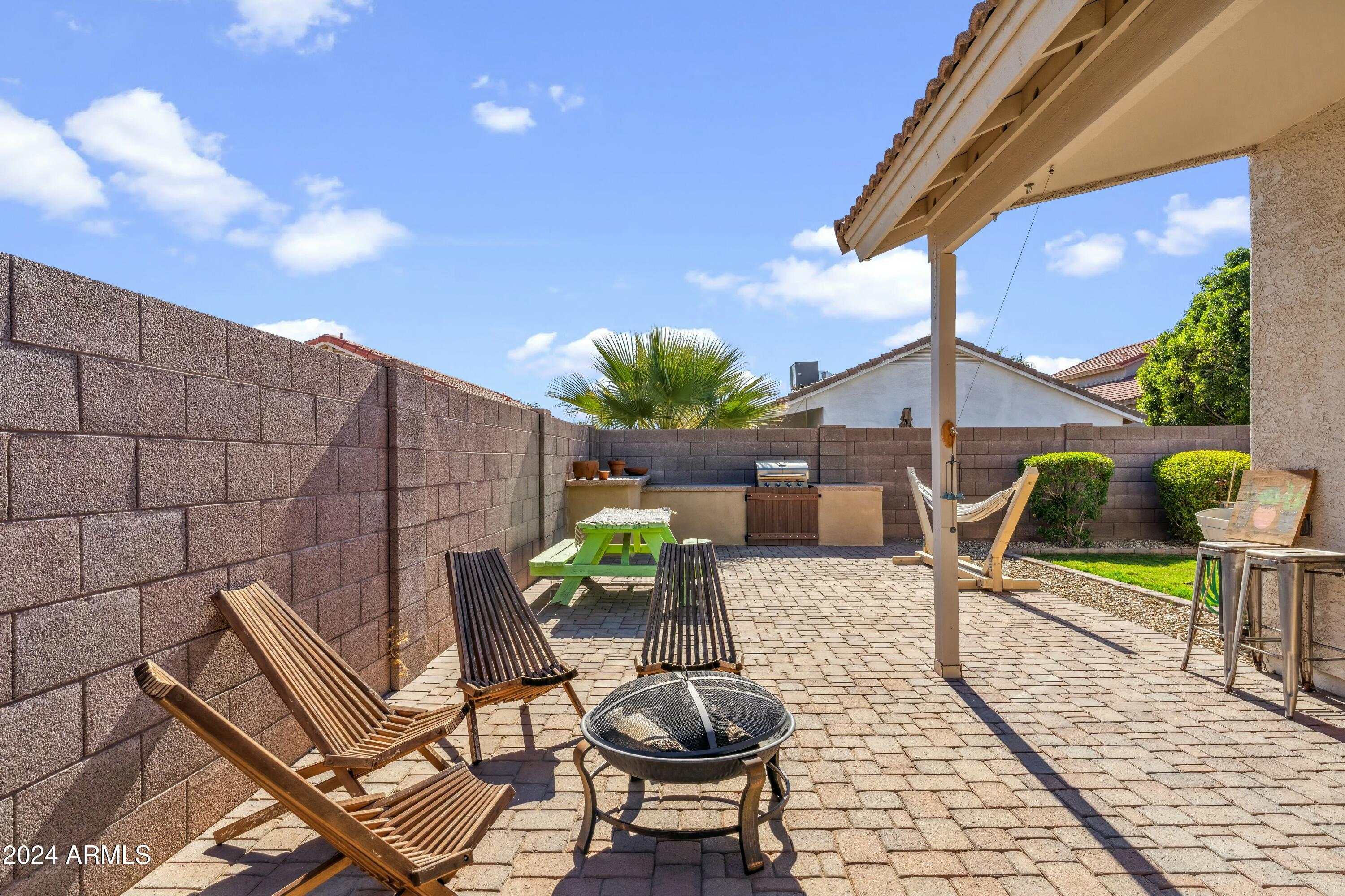 4045 W ABRAHAM Lane