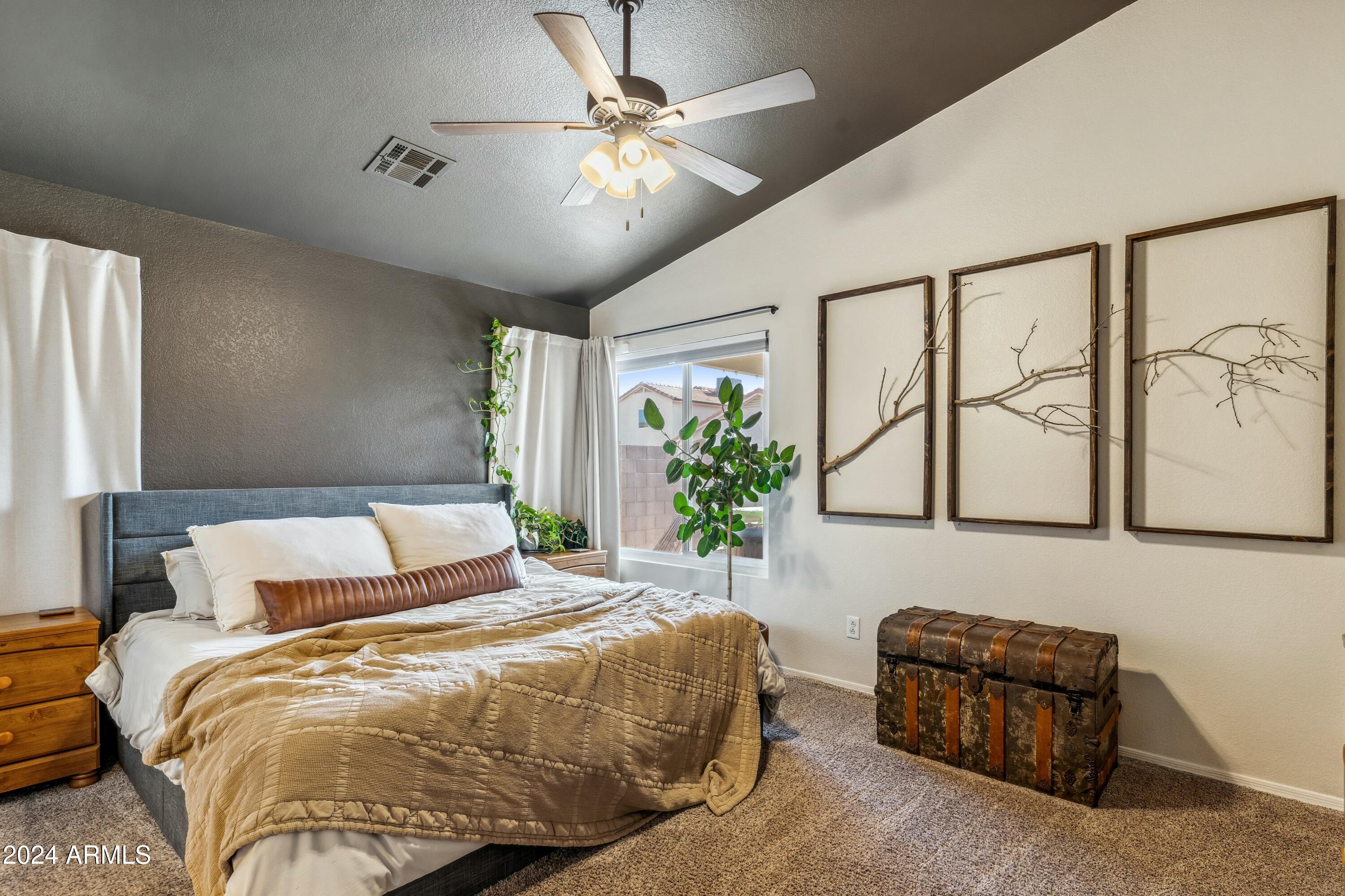 4045 W ABRAHAM Lane