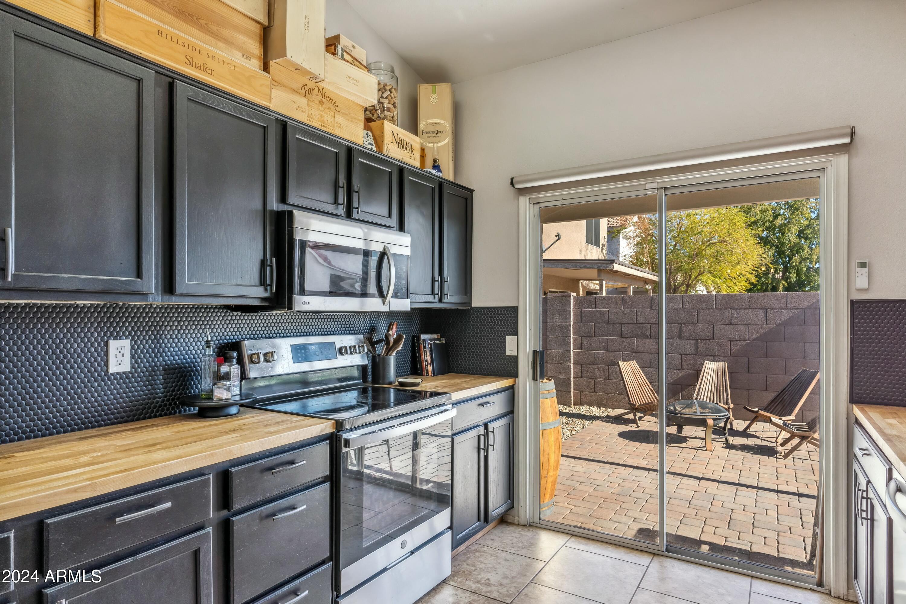 4045 W ABRAHAM Lane