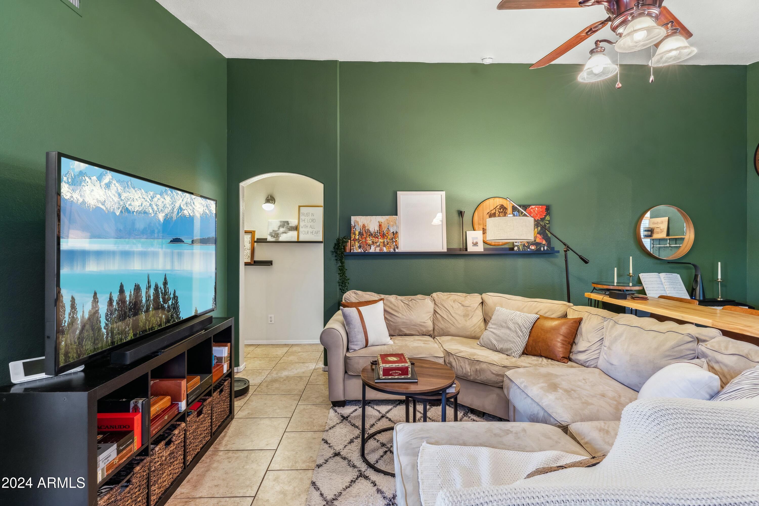 4045 W ABRAHAM Lane