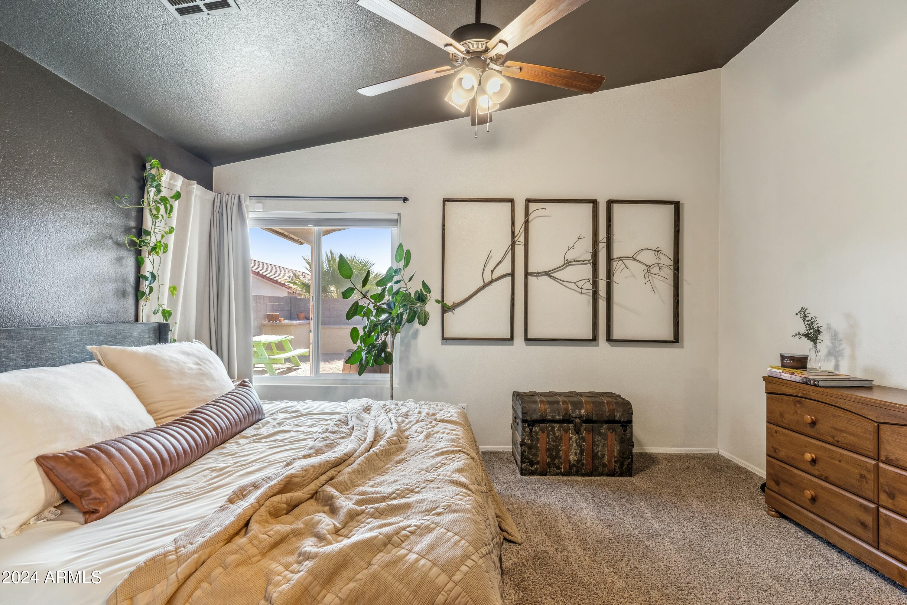 4045 W ABRAHAM Lane