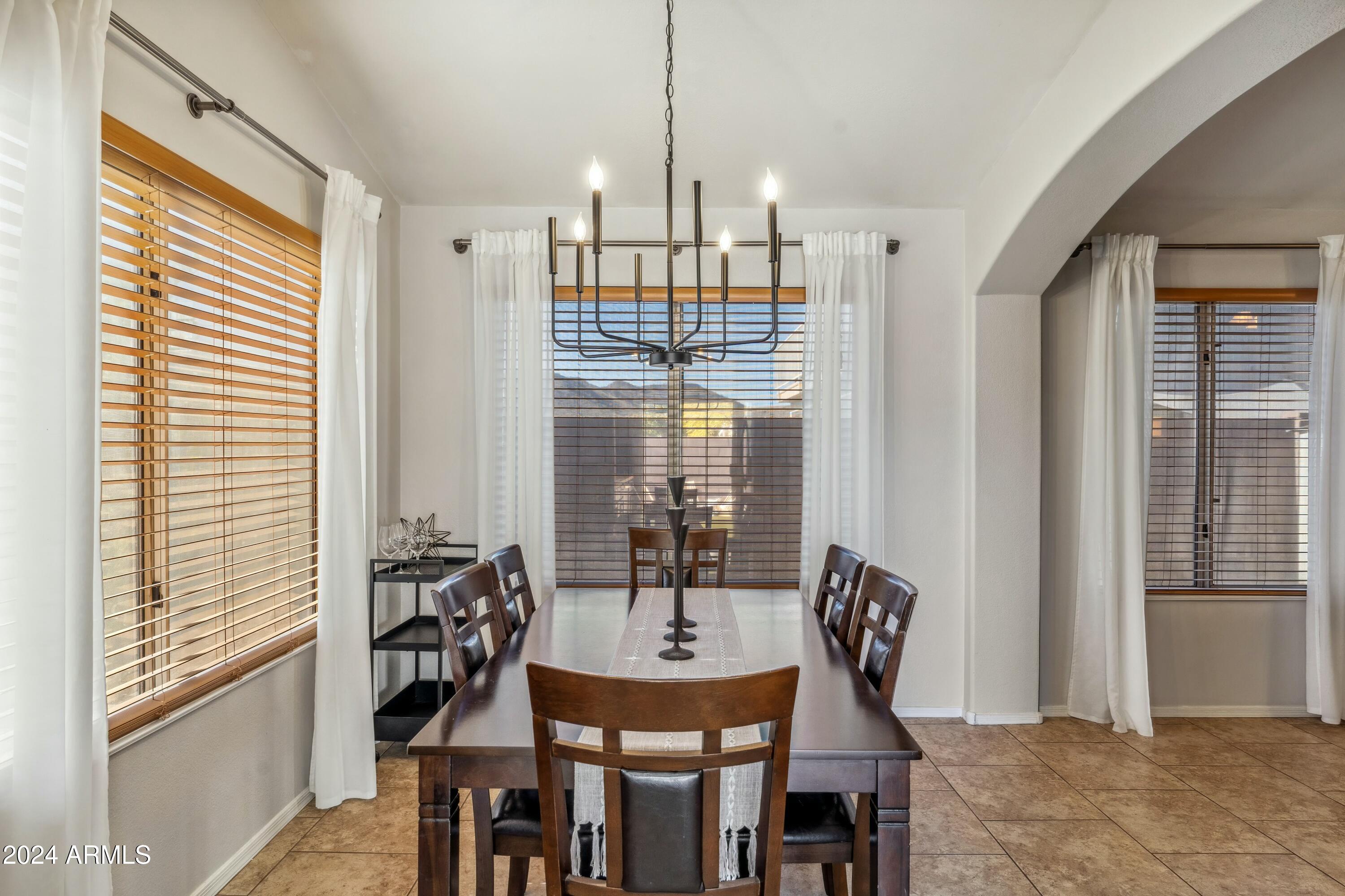4045 W ABRAHAM Lane