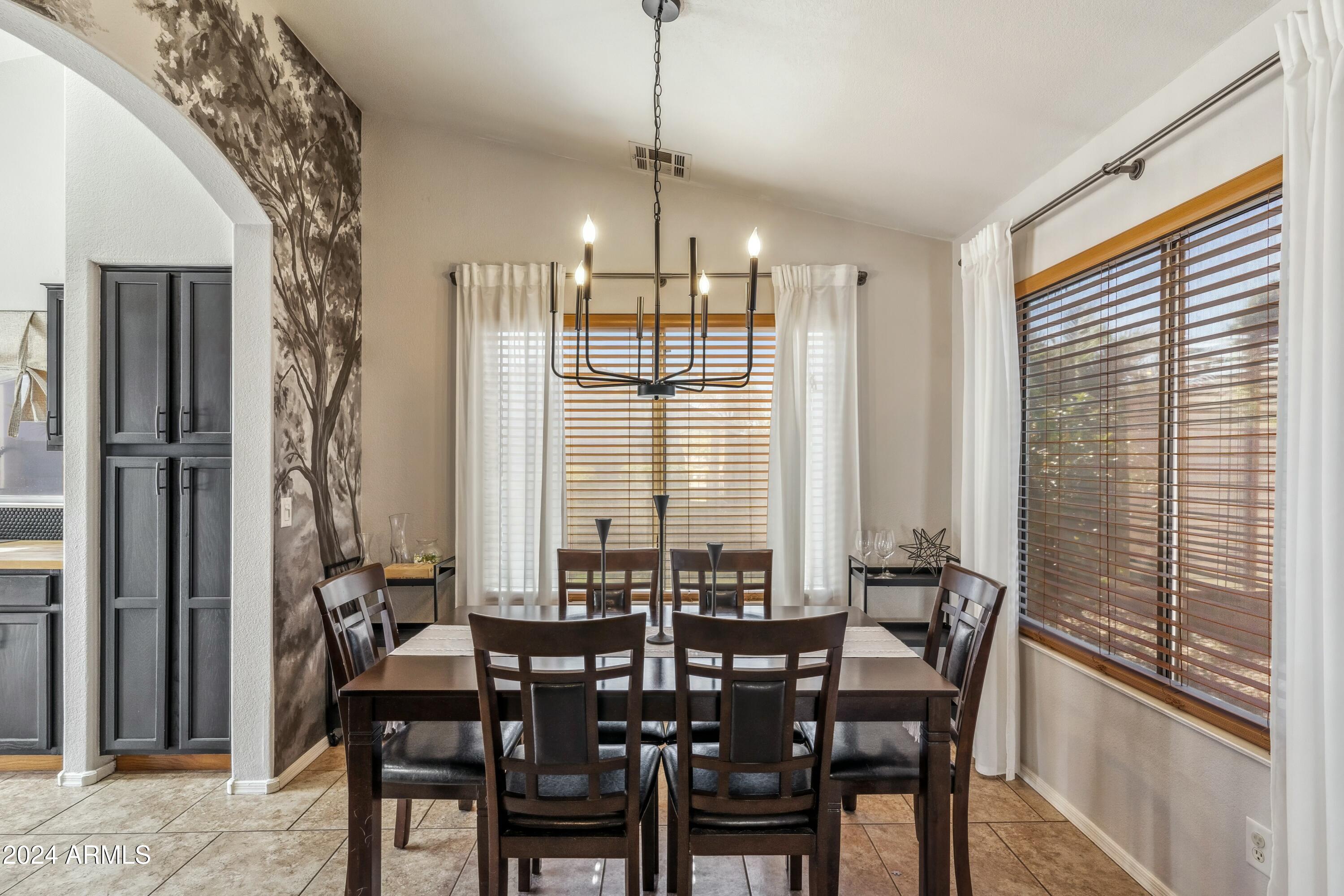 4045 W ABRAHAM Lane