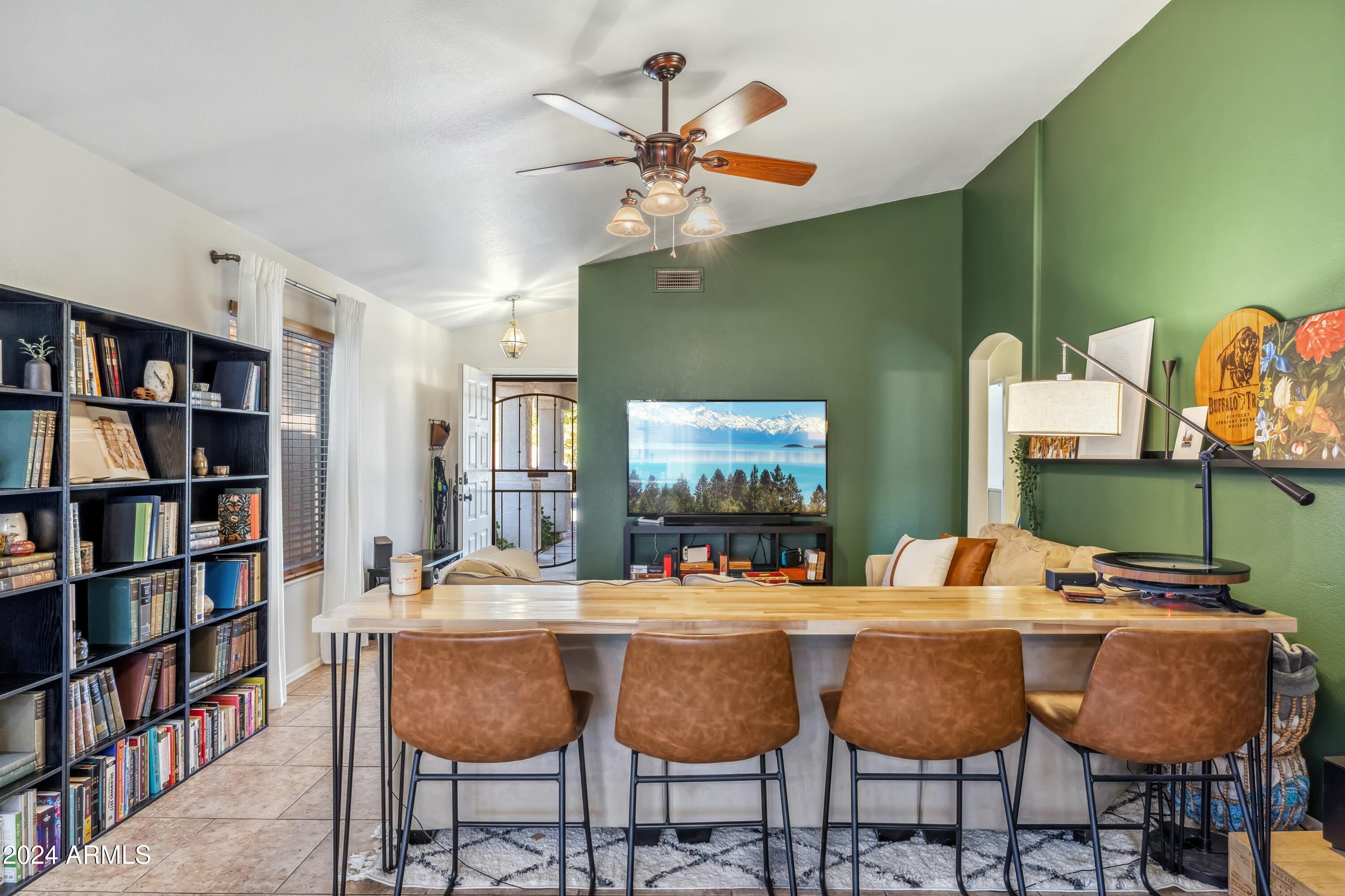 4045 W ABRAHAM Lane