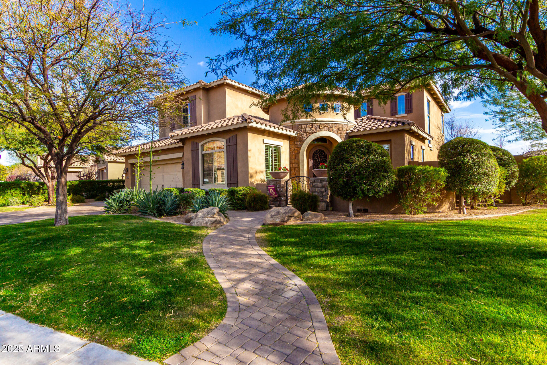 5429 E BARWICK Drive
