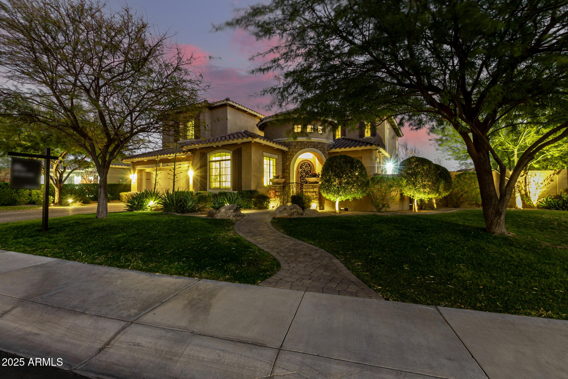 5429 E BARWICK Drive