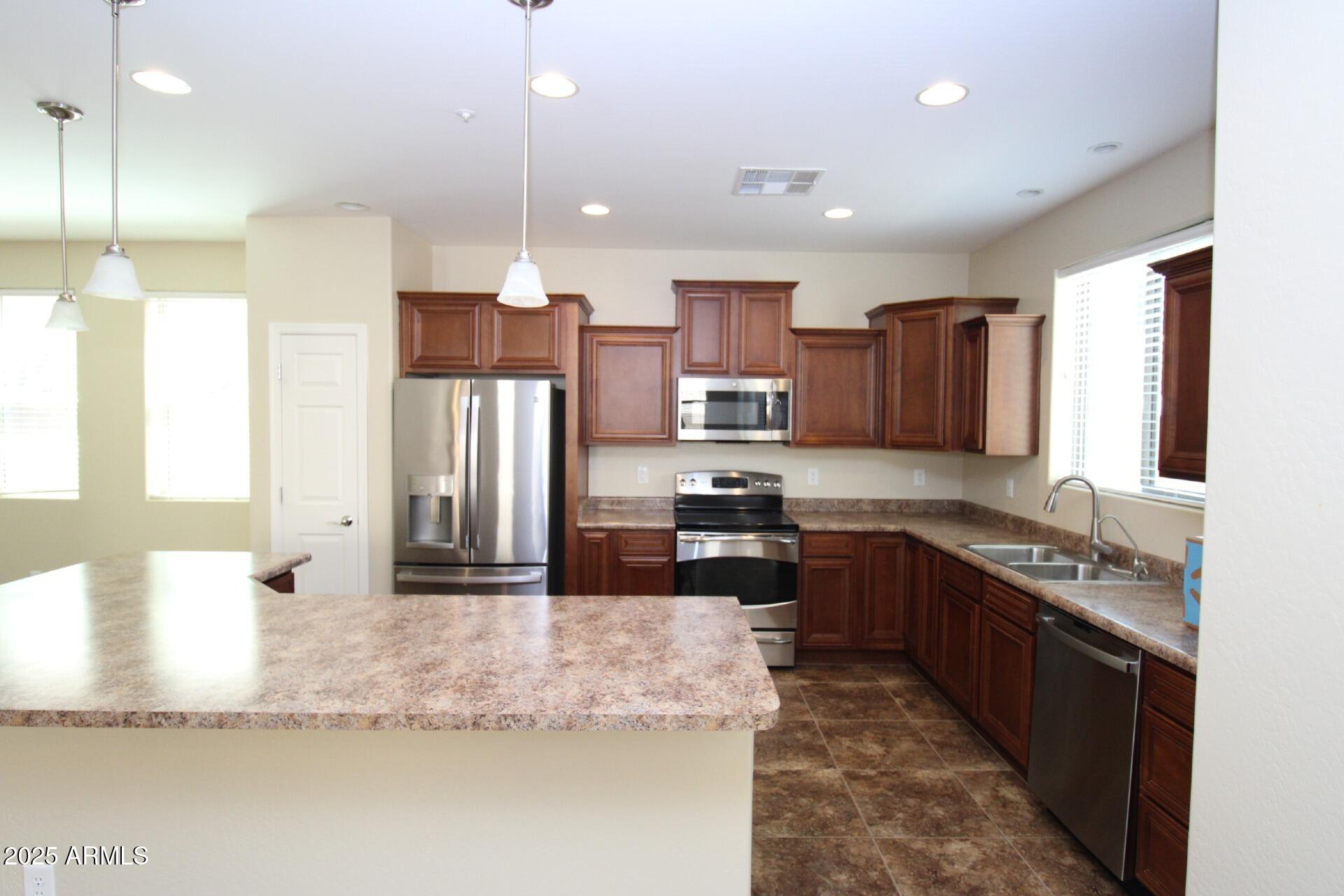 3254 E SPORTS Drive